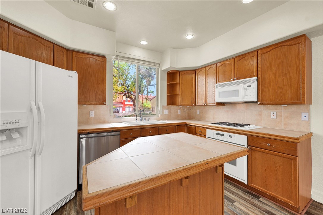 8517 Capella Rico Avenue