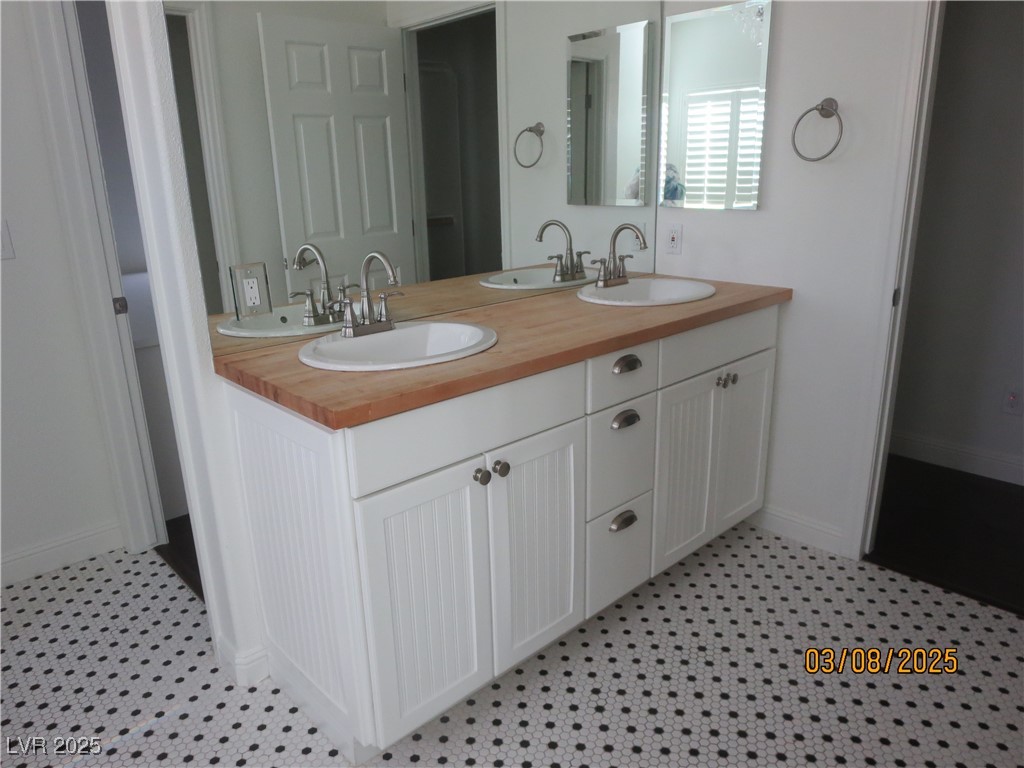 499 Holly Hunt Street