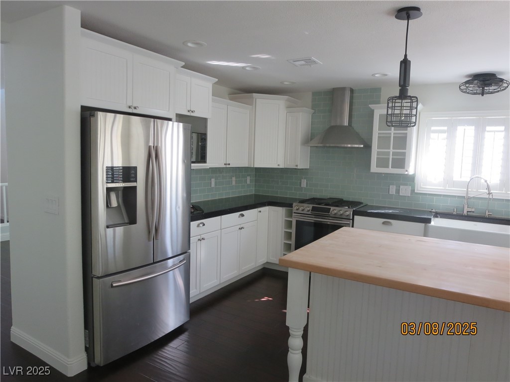 499 Holly Hunt Street