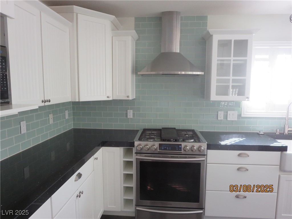 499 Holly Hunt Street