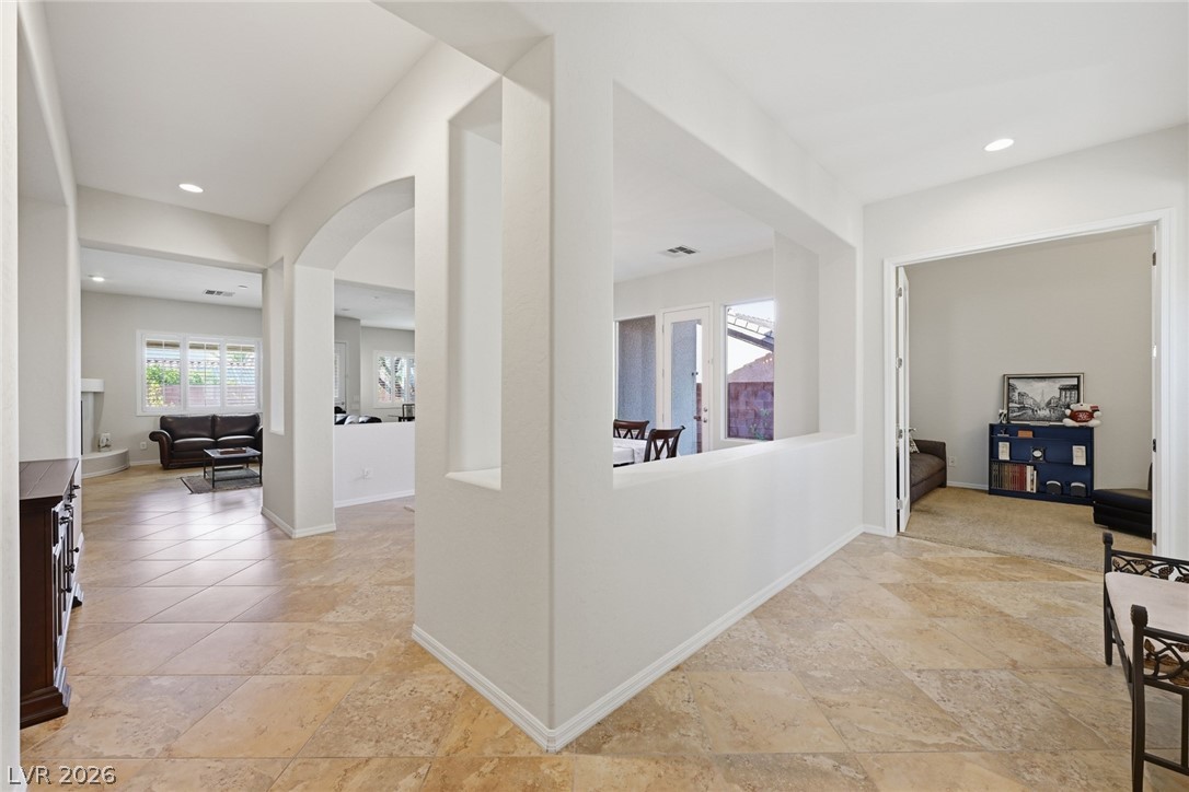 2677 La Boutique Street