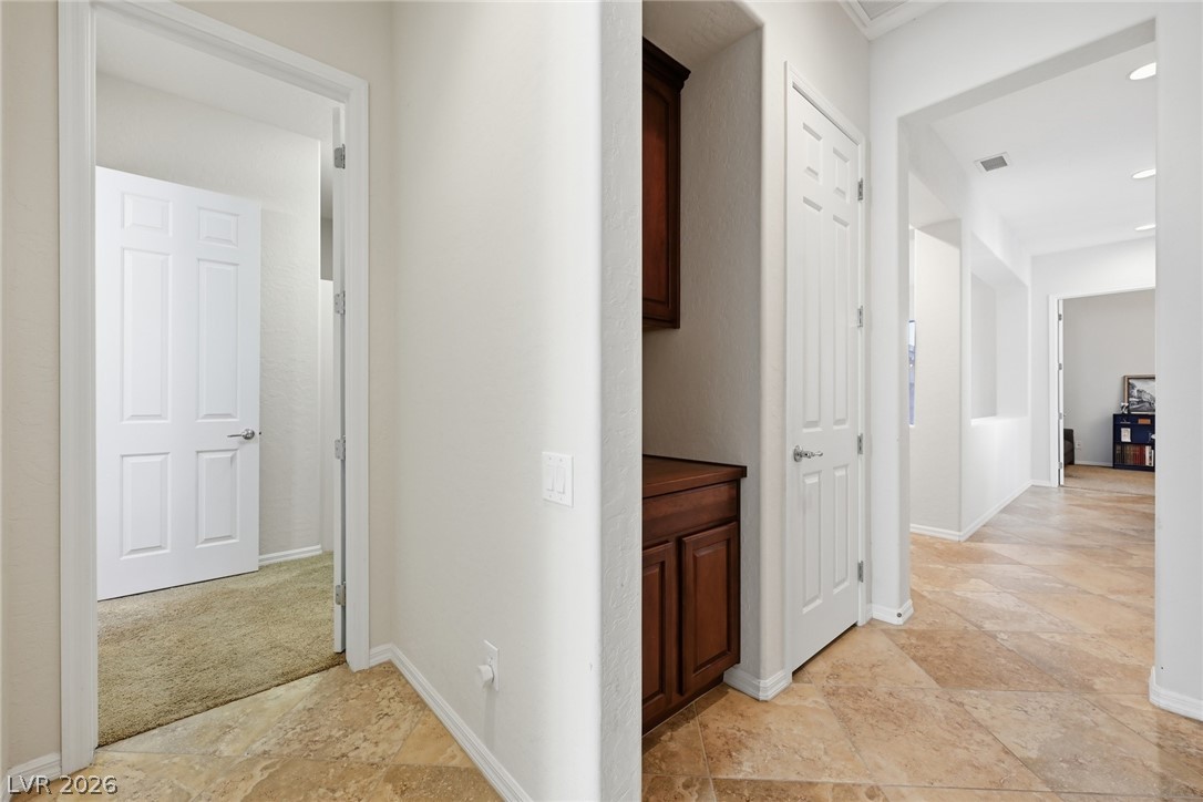 2677 La Boutique Street