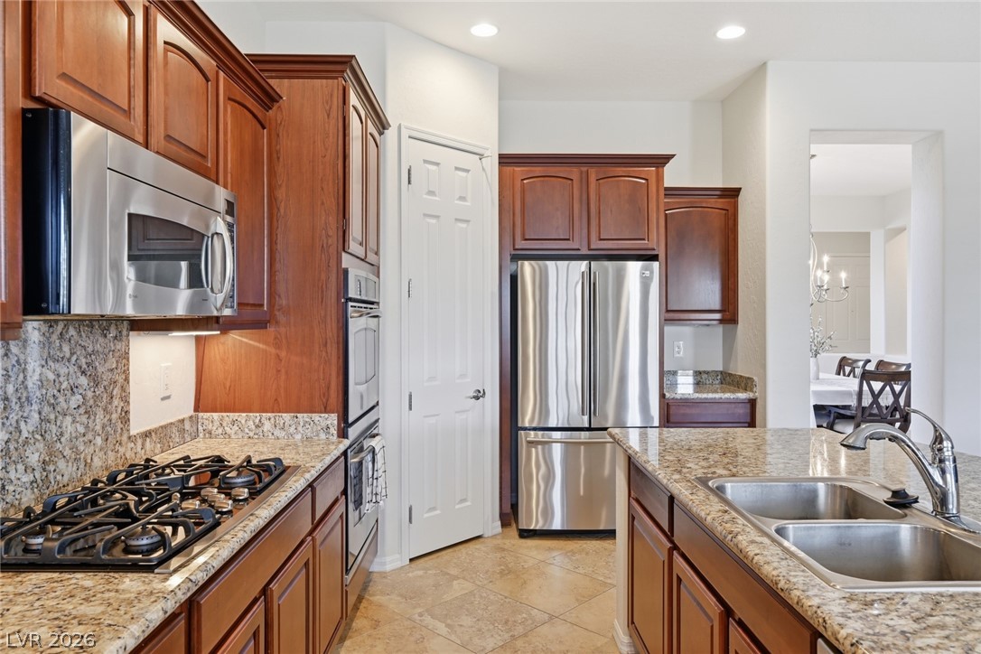 2677 La Boutique Street