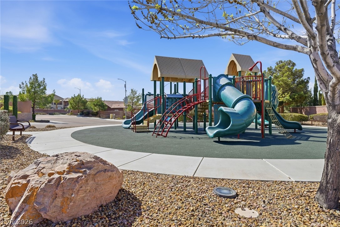 2677 La Boutique Street