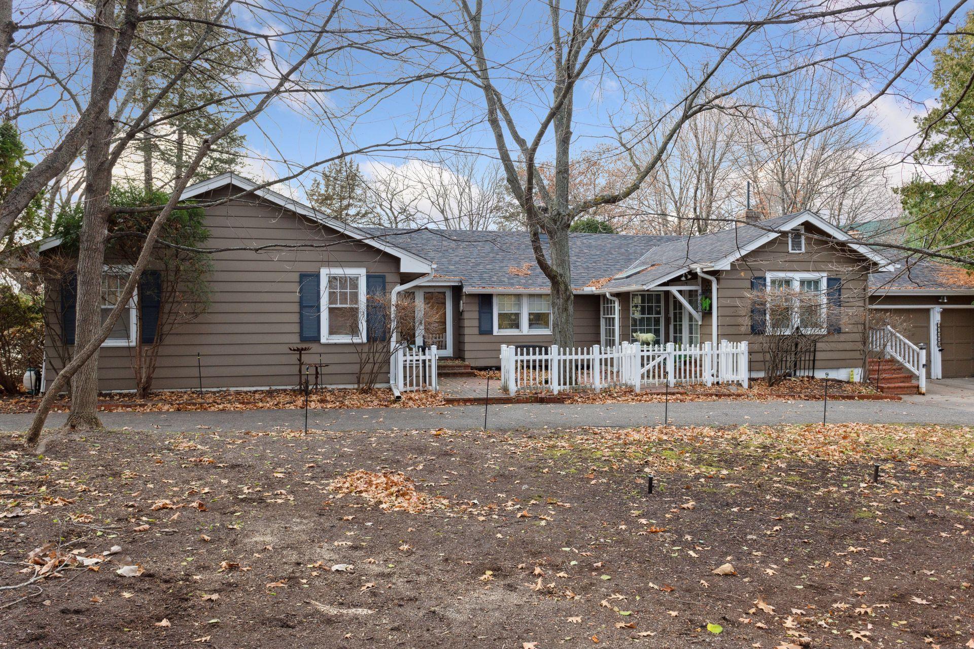 27940 Smithtown Road