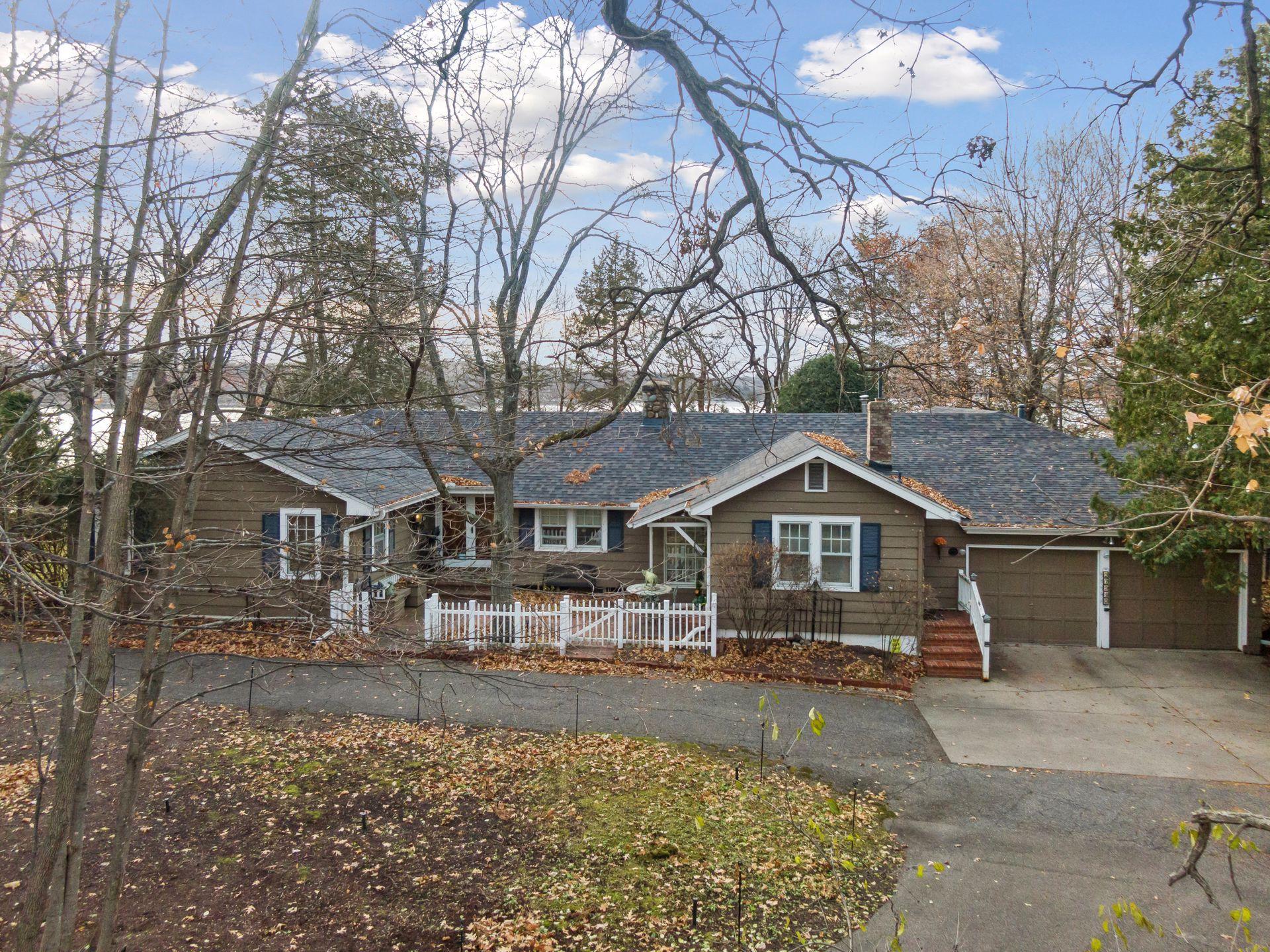 27940 Smithtown Road