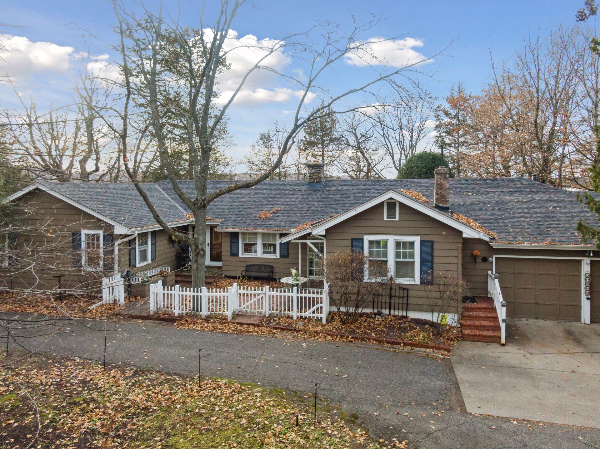 27940 Smithtown Road