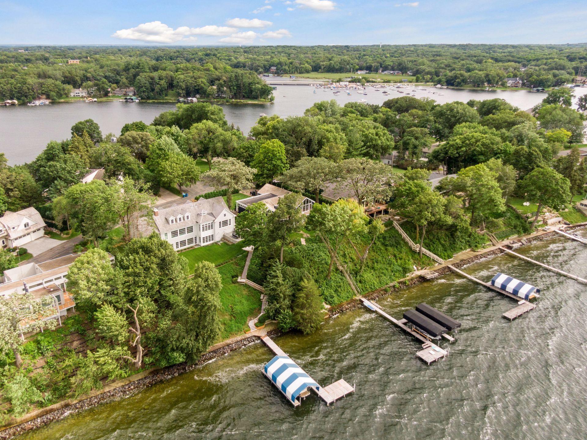 19720 Lakeview Avenue