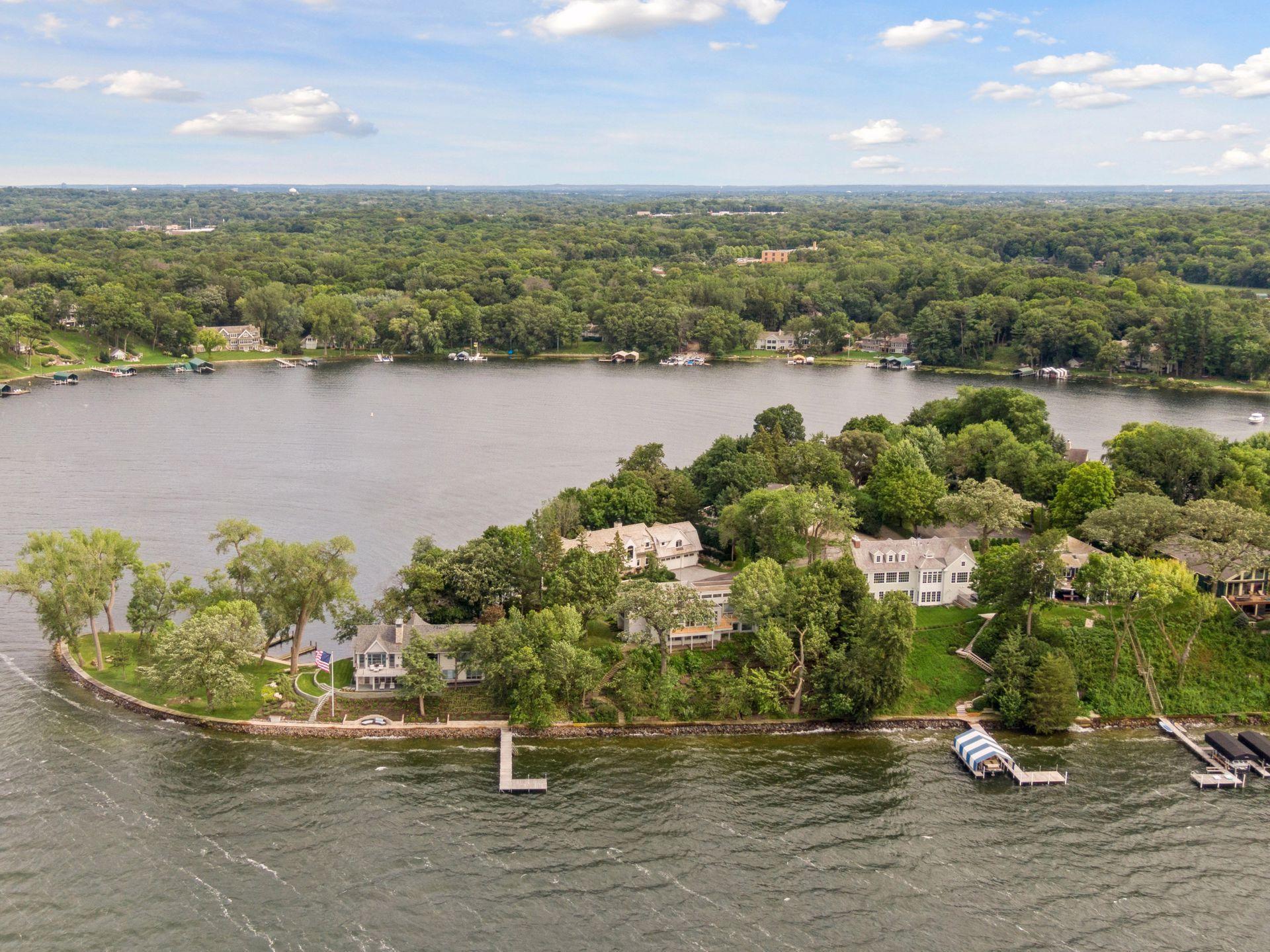 19720 Lakeview Avenue