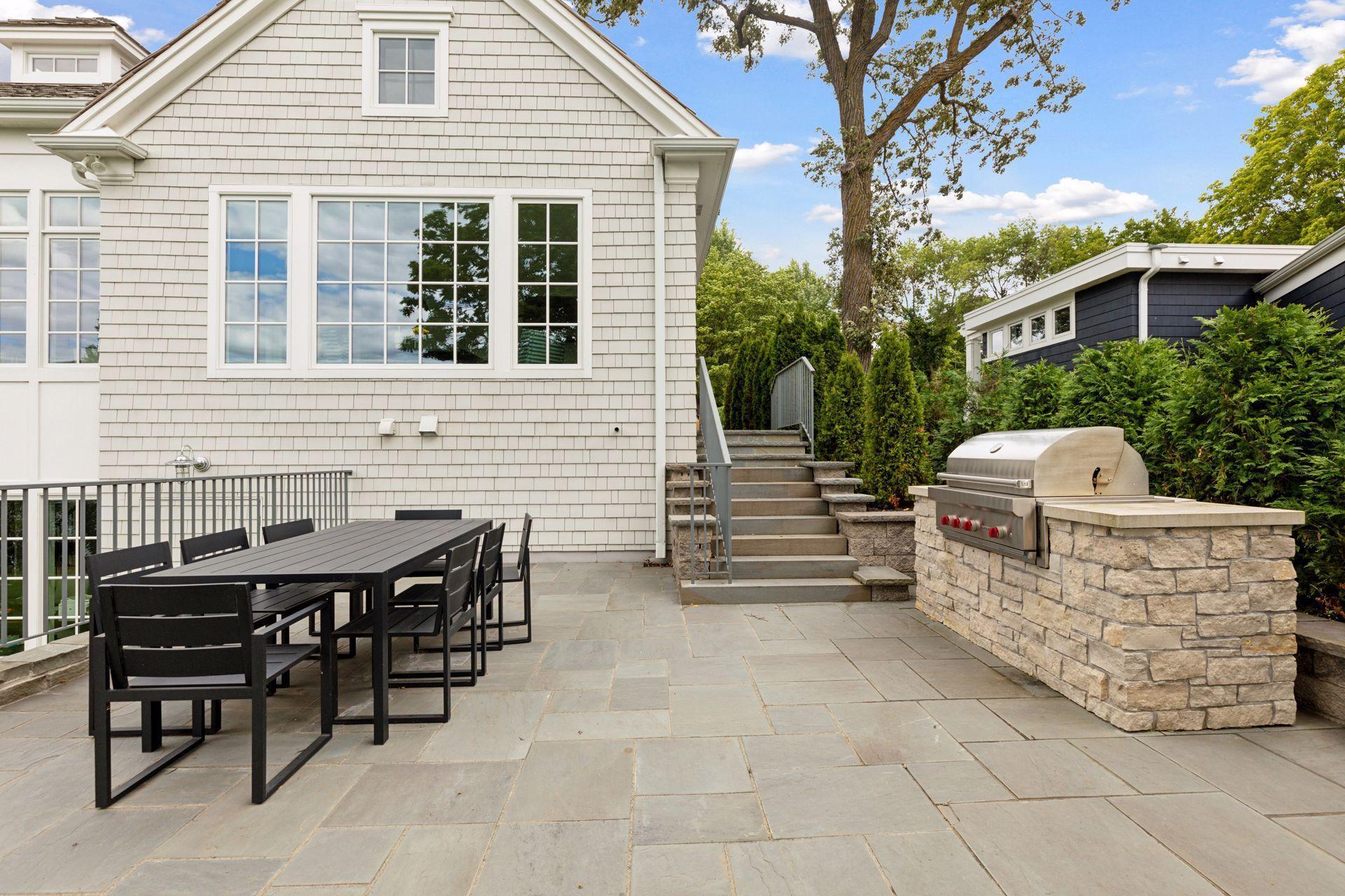 19720 Lakeview Avenue