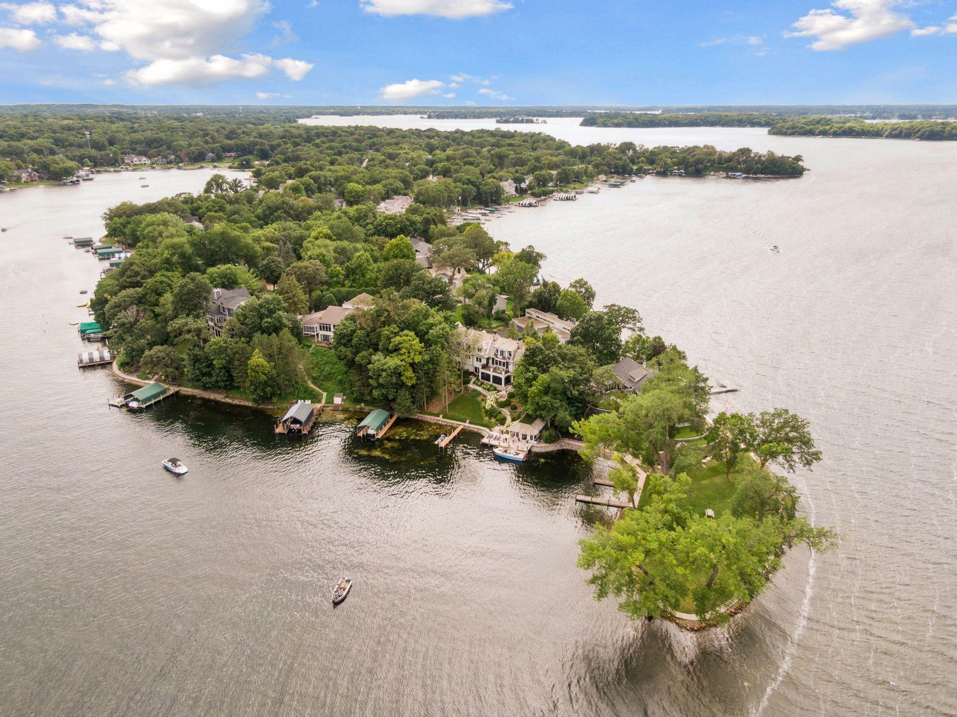 19720 Lakeview Avenue