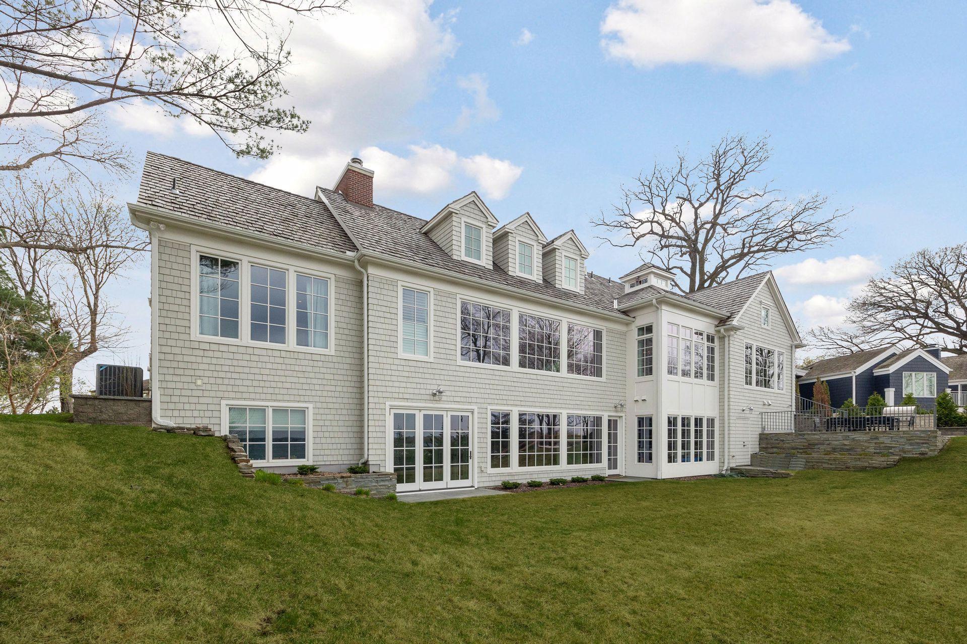 19720 Lakeview Avenue