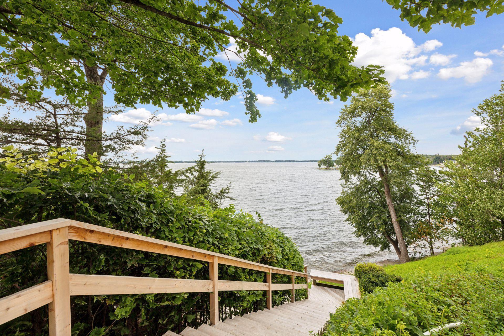 19720 Lakeview Avenue