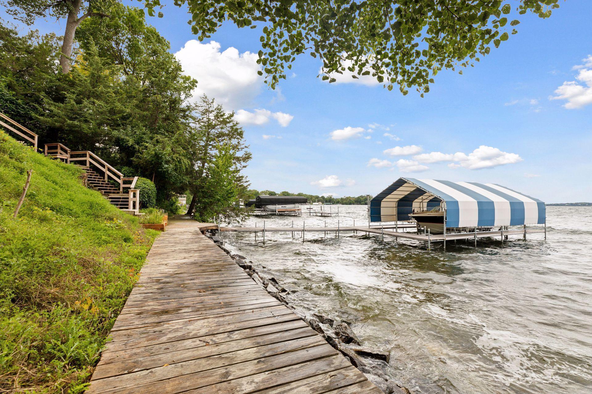 19720 Lakeview Avenue