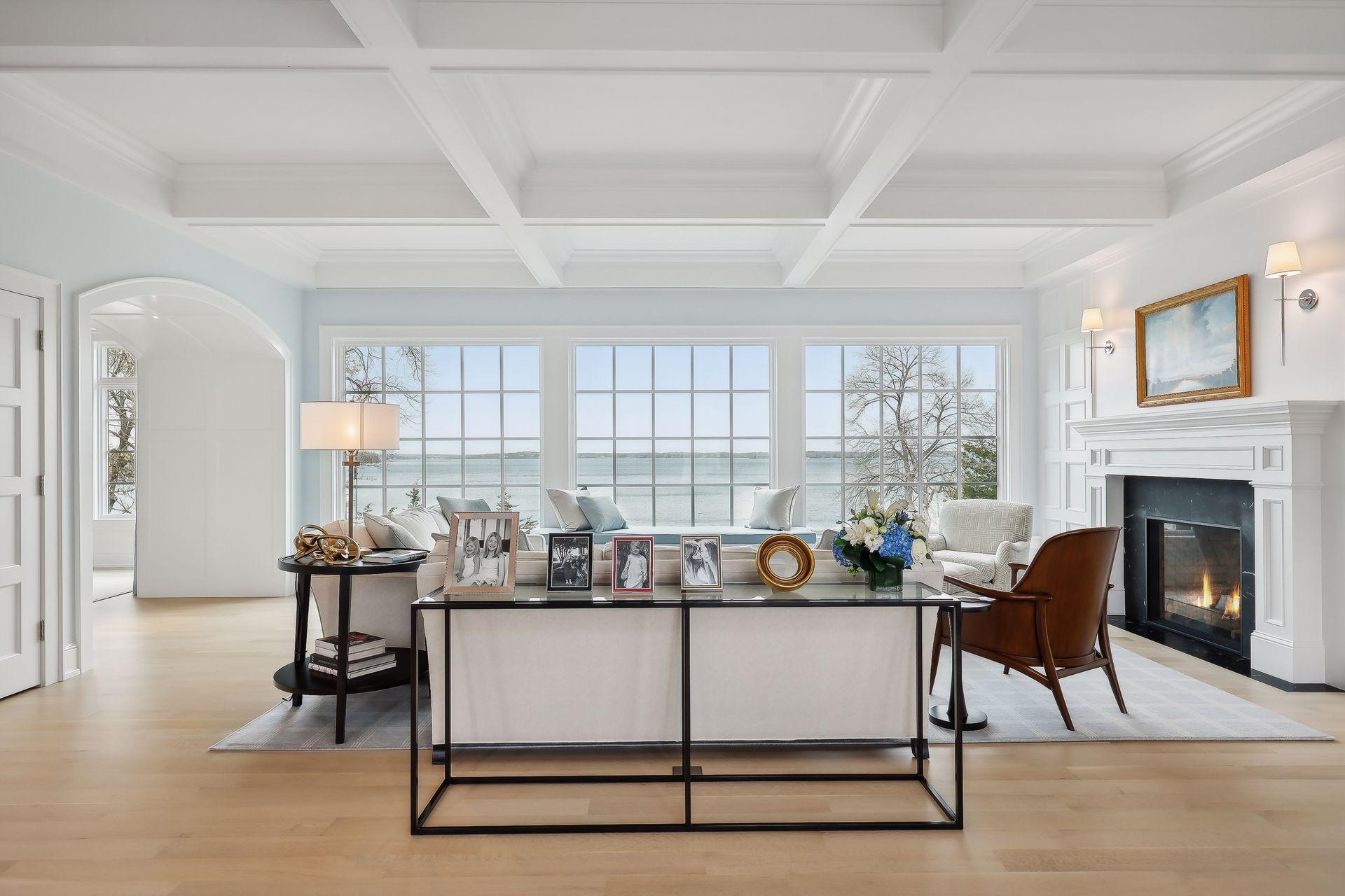 19720 Lakeview Avenue