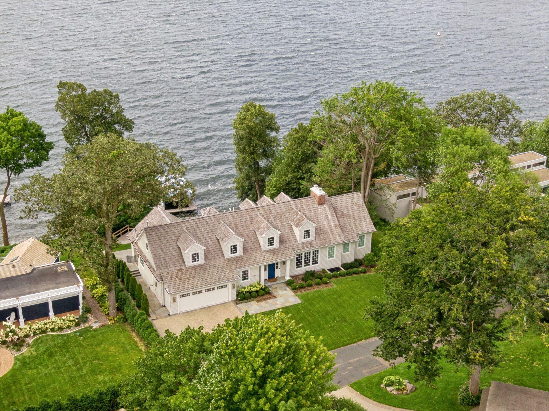 19720 Lakeview Avenue