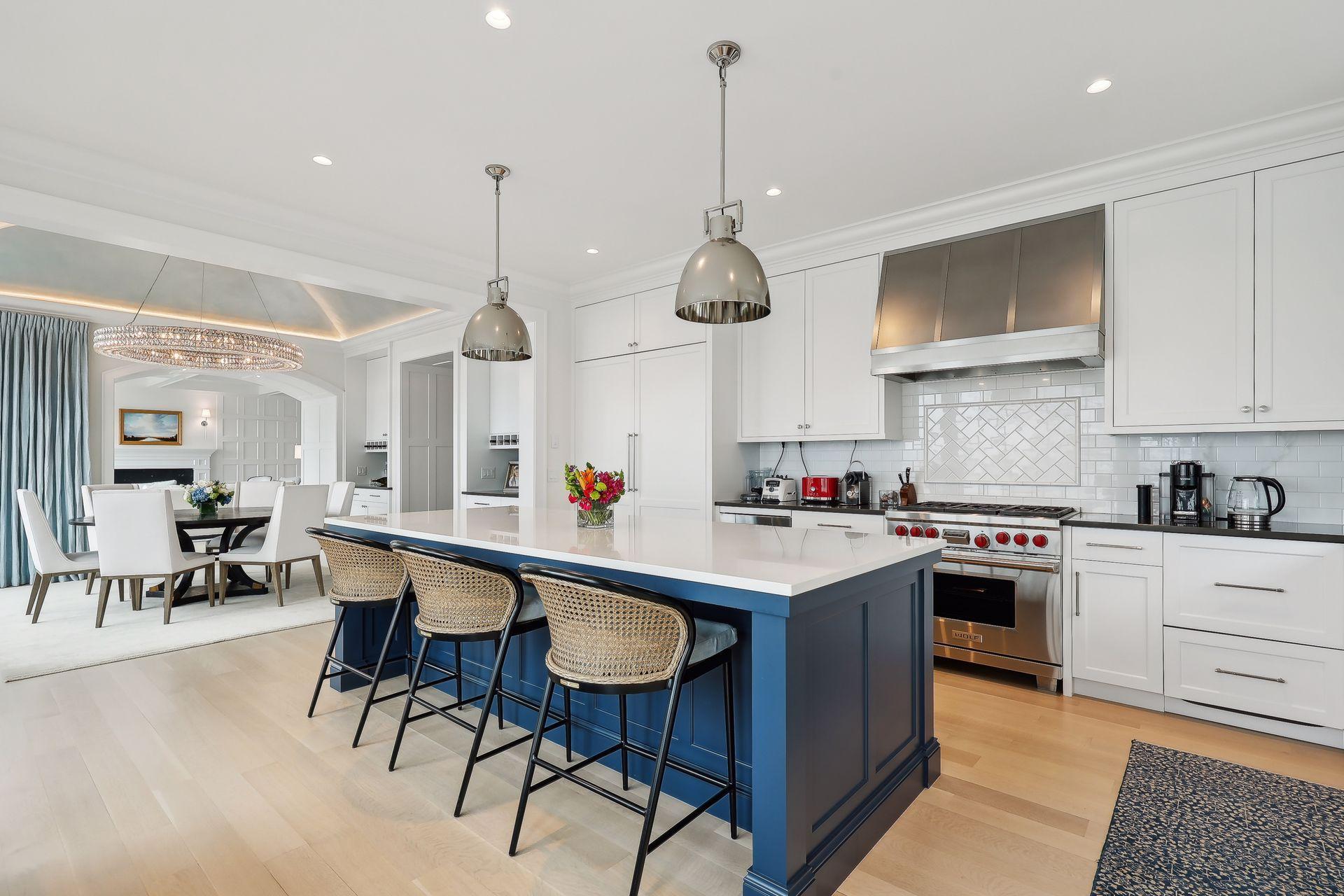 19720 Lakeview Avenue