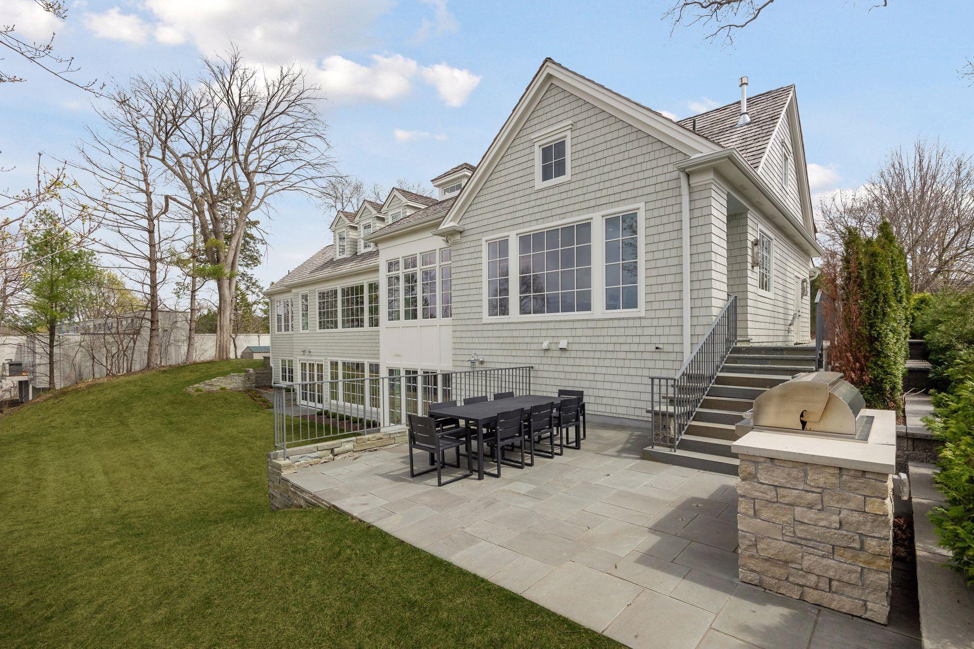 19720 Lakeview Avenue