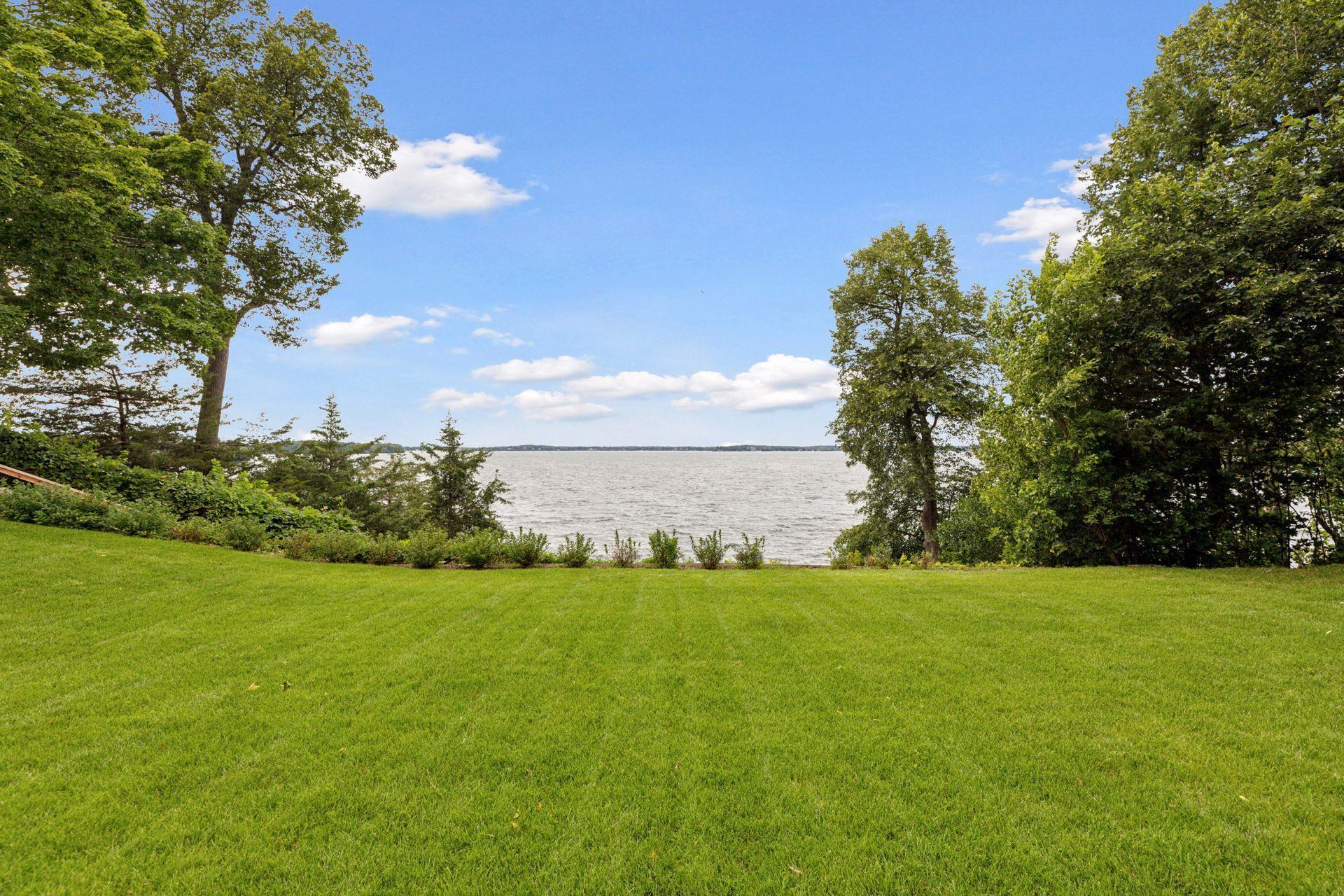 19720 Lakeview Avenue