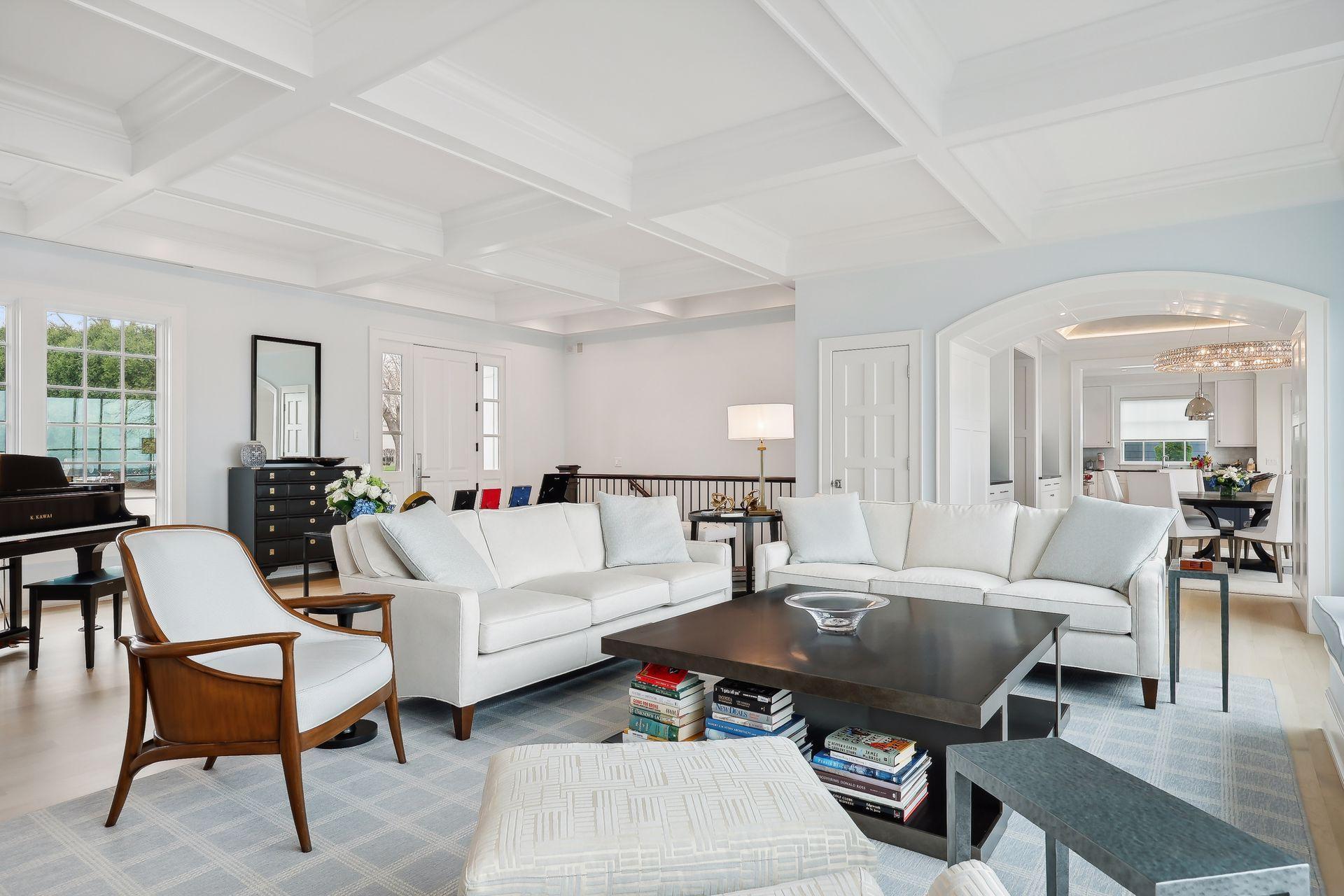 19720 Lakeview Avenue