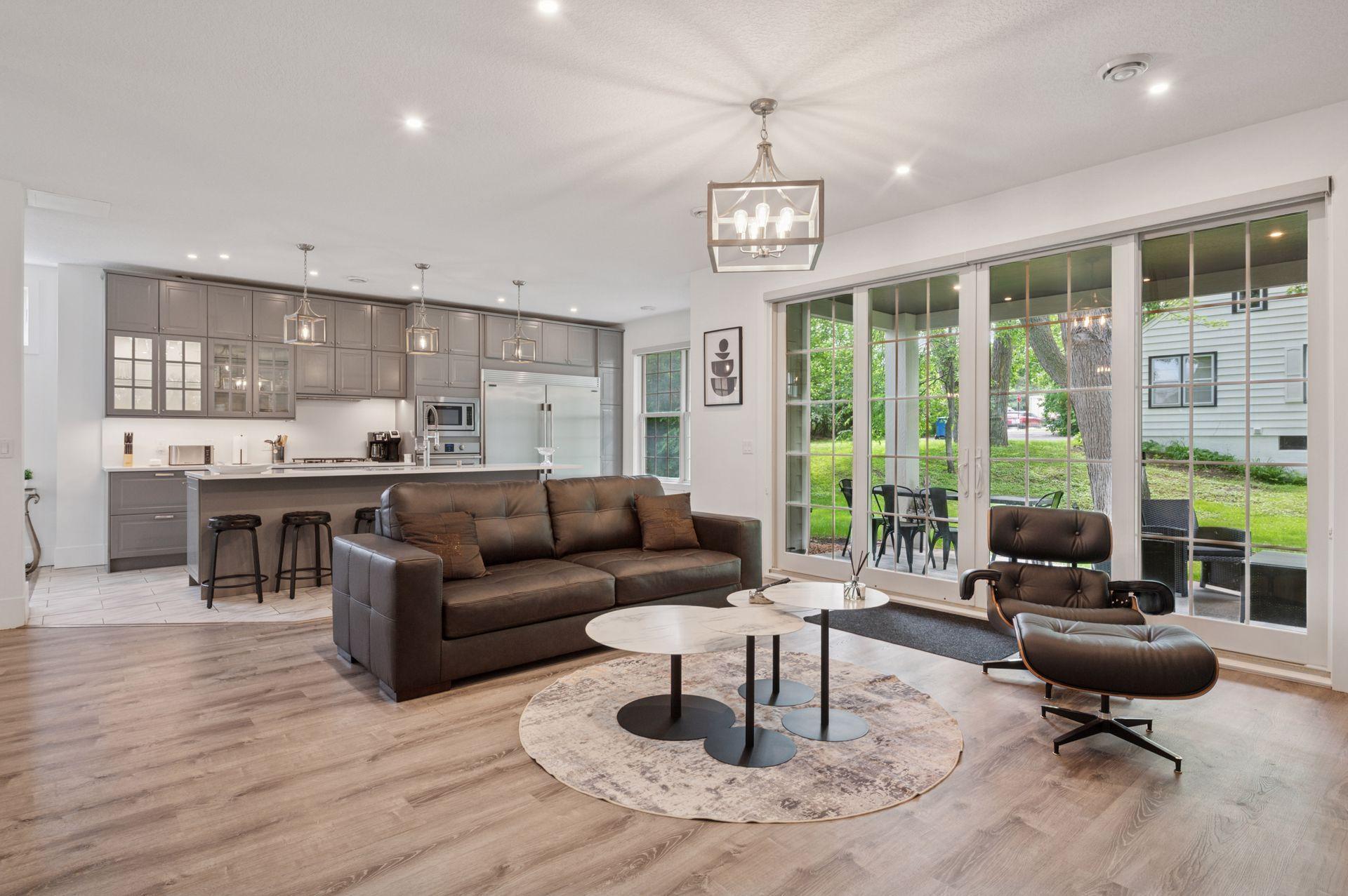 1032 Gardner Street E