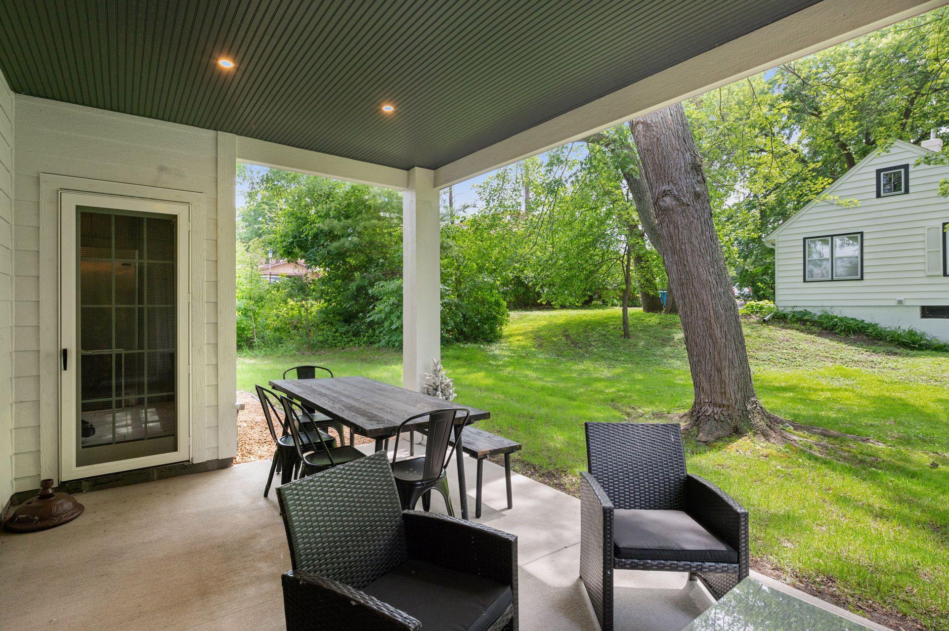 1032 Gardner Street E