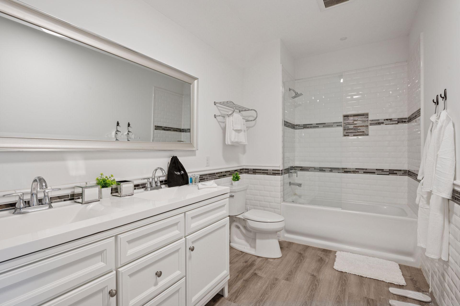 1032 Gardner Street E