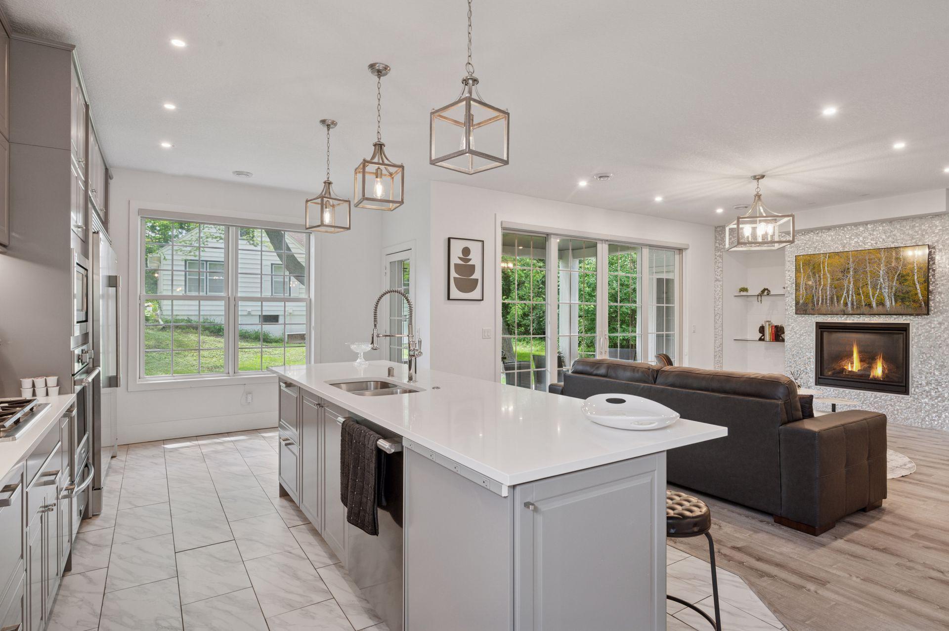 1032 Gardner Street E