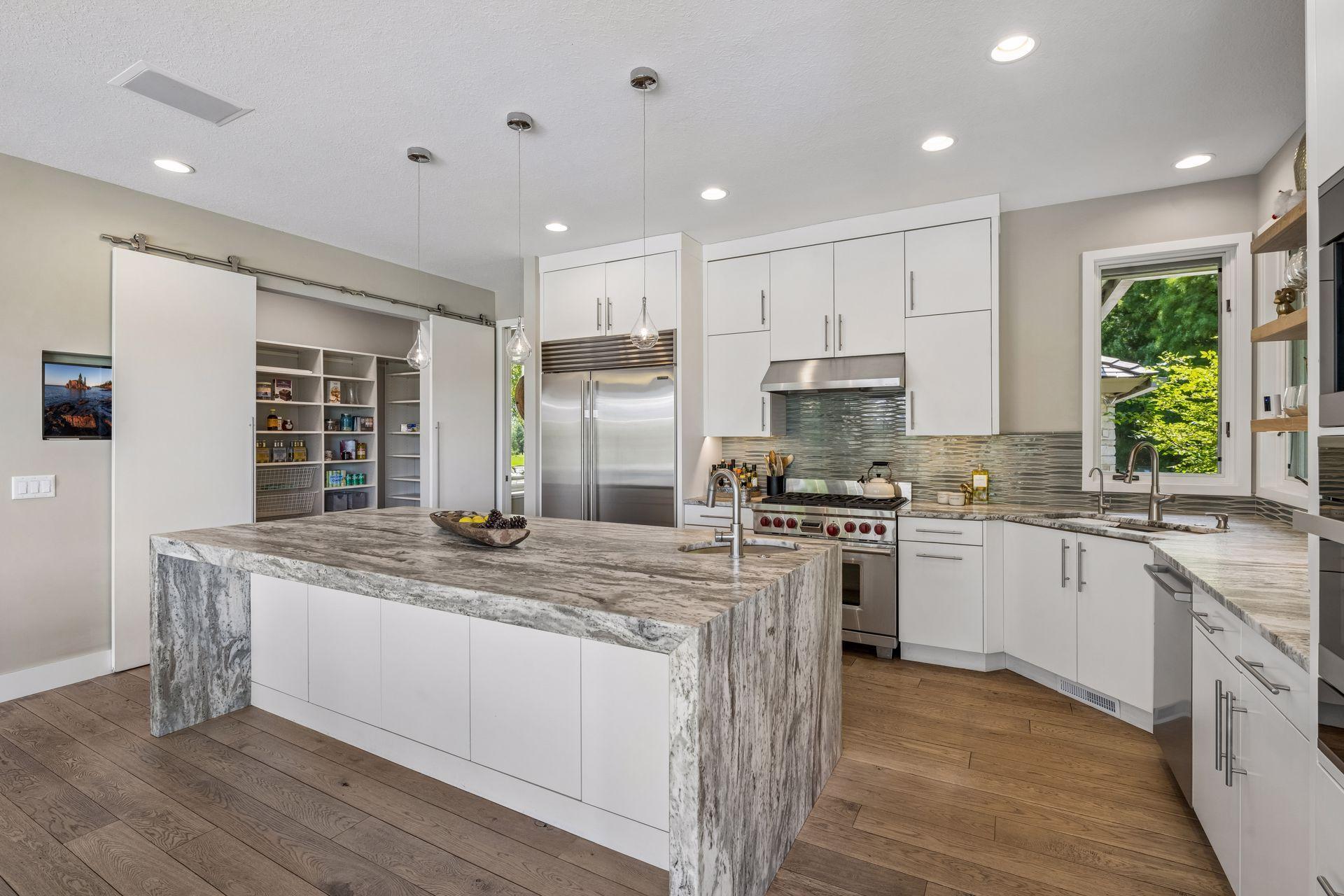 525 Navajo Road W