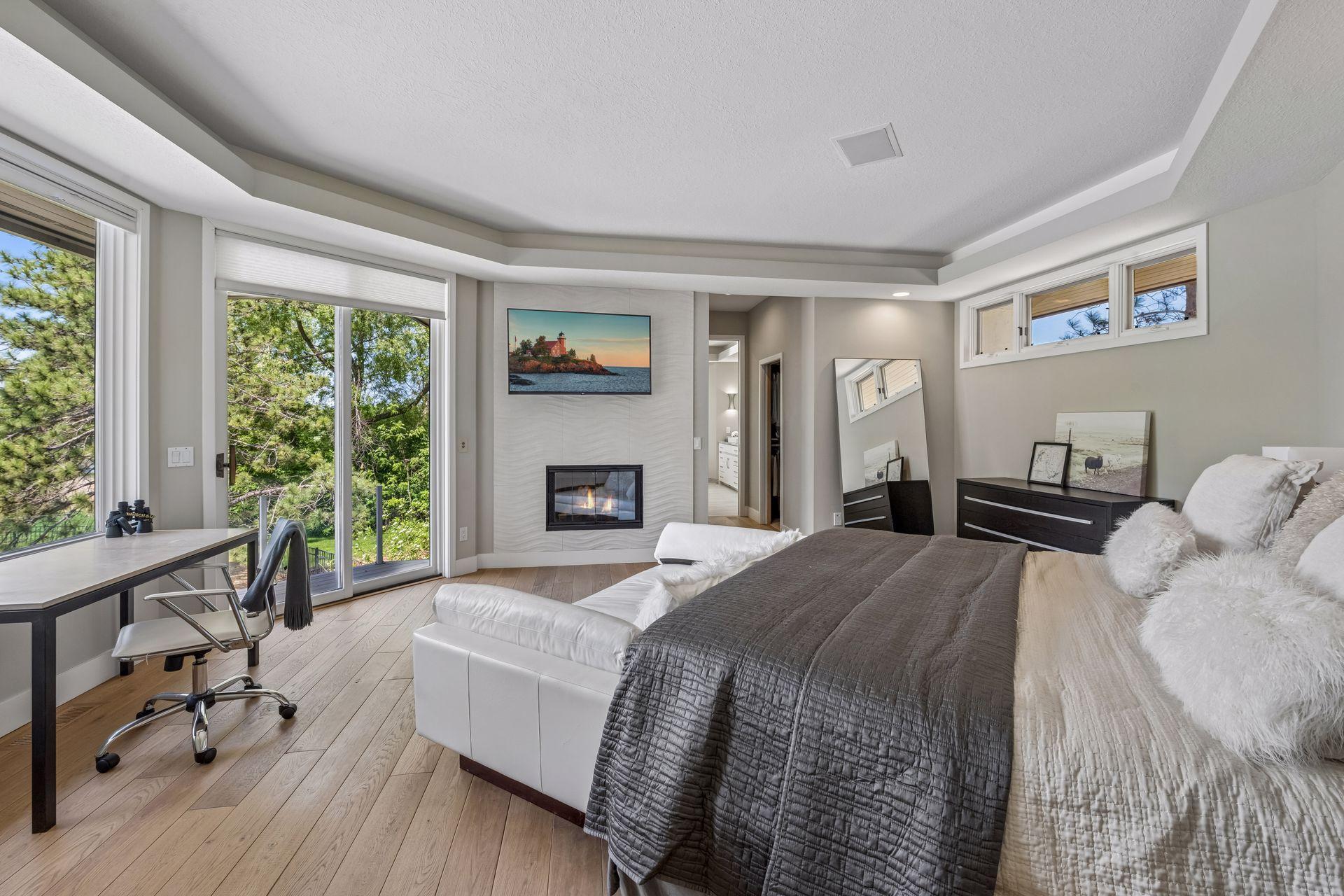 525 Navajo Road W