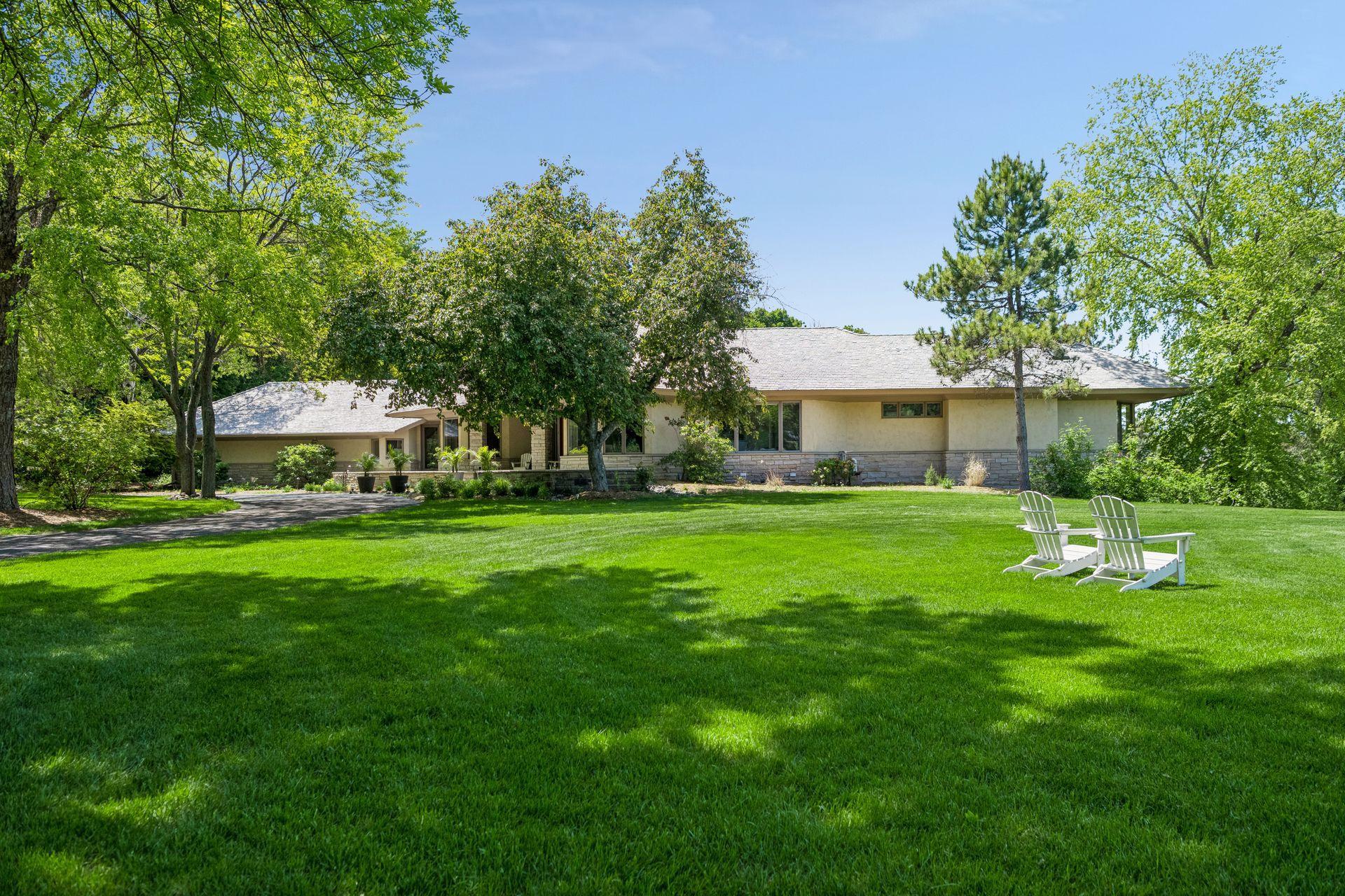 525 Navajo Road W