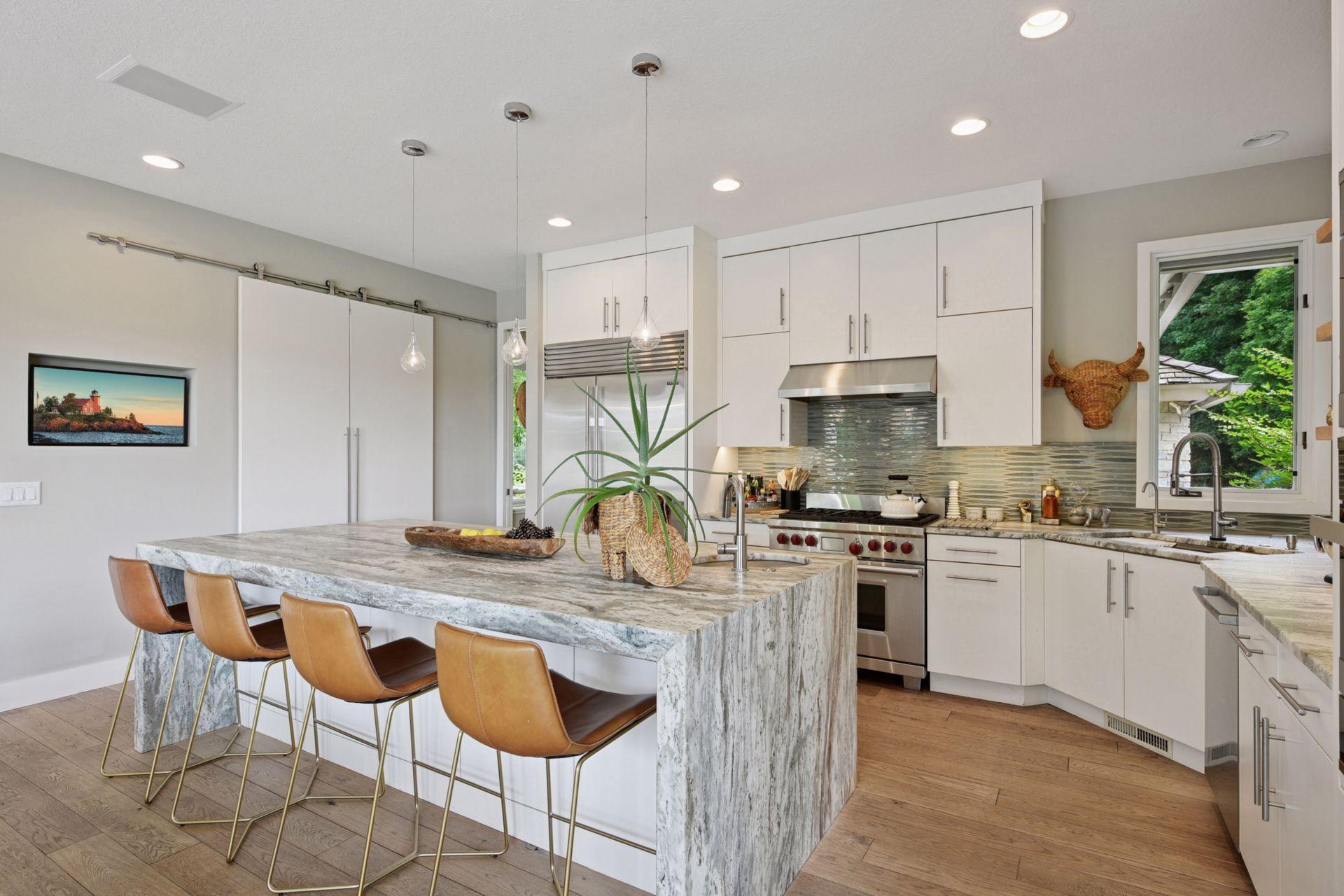 525 Navajo Road W