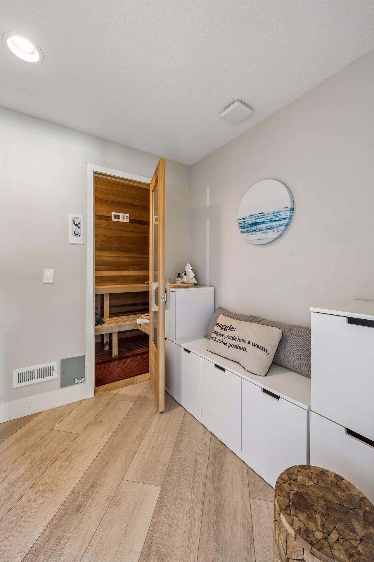 525 Navajo Road W