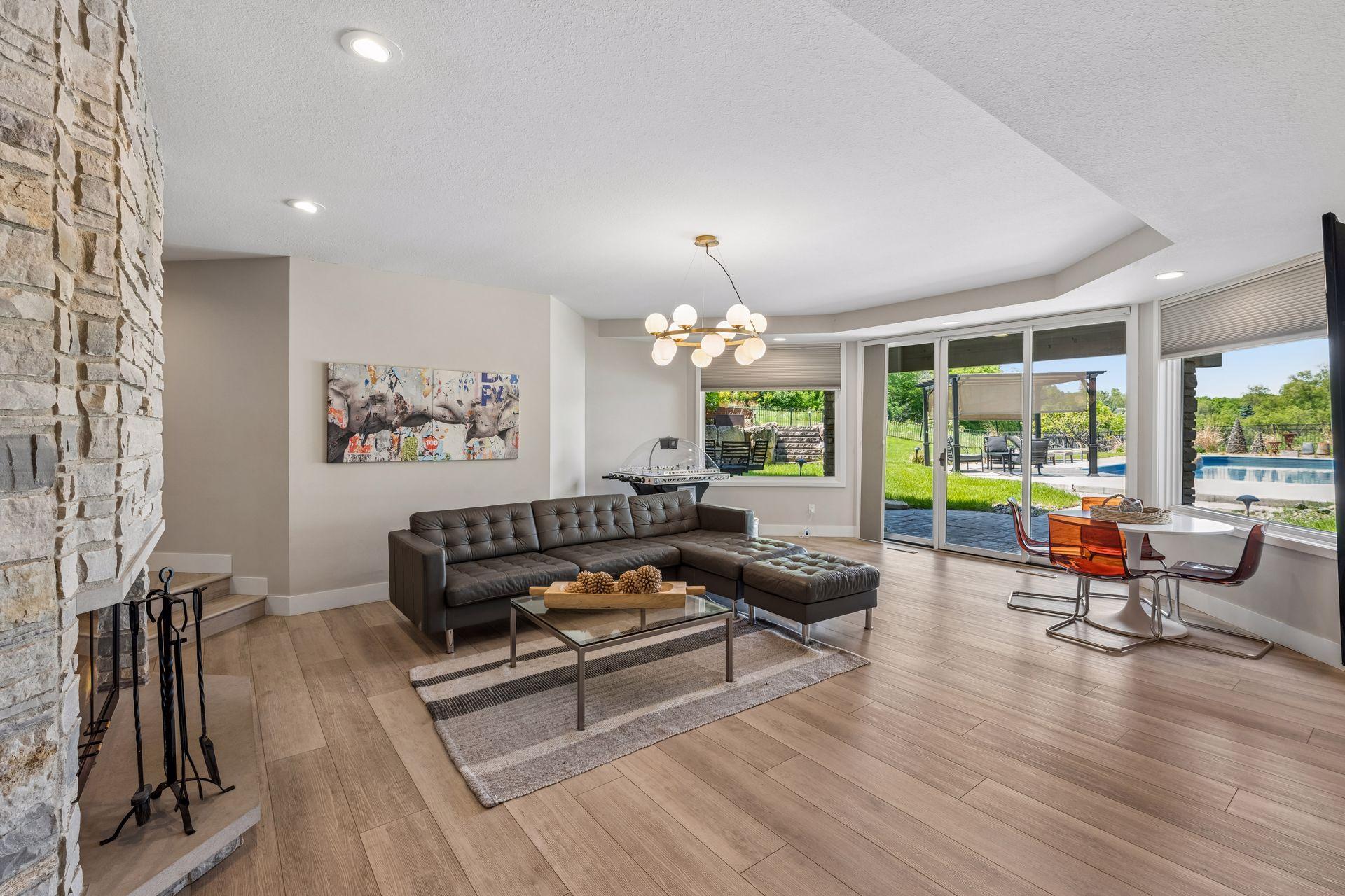 525 Navajo Road W