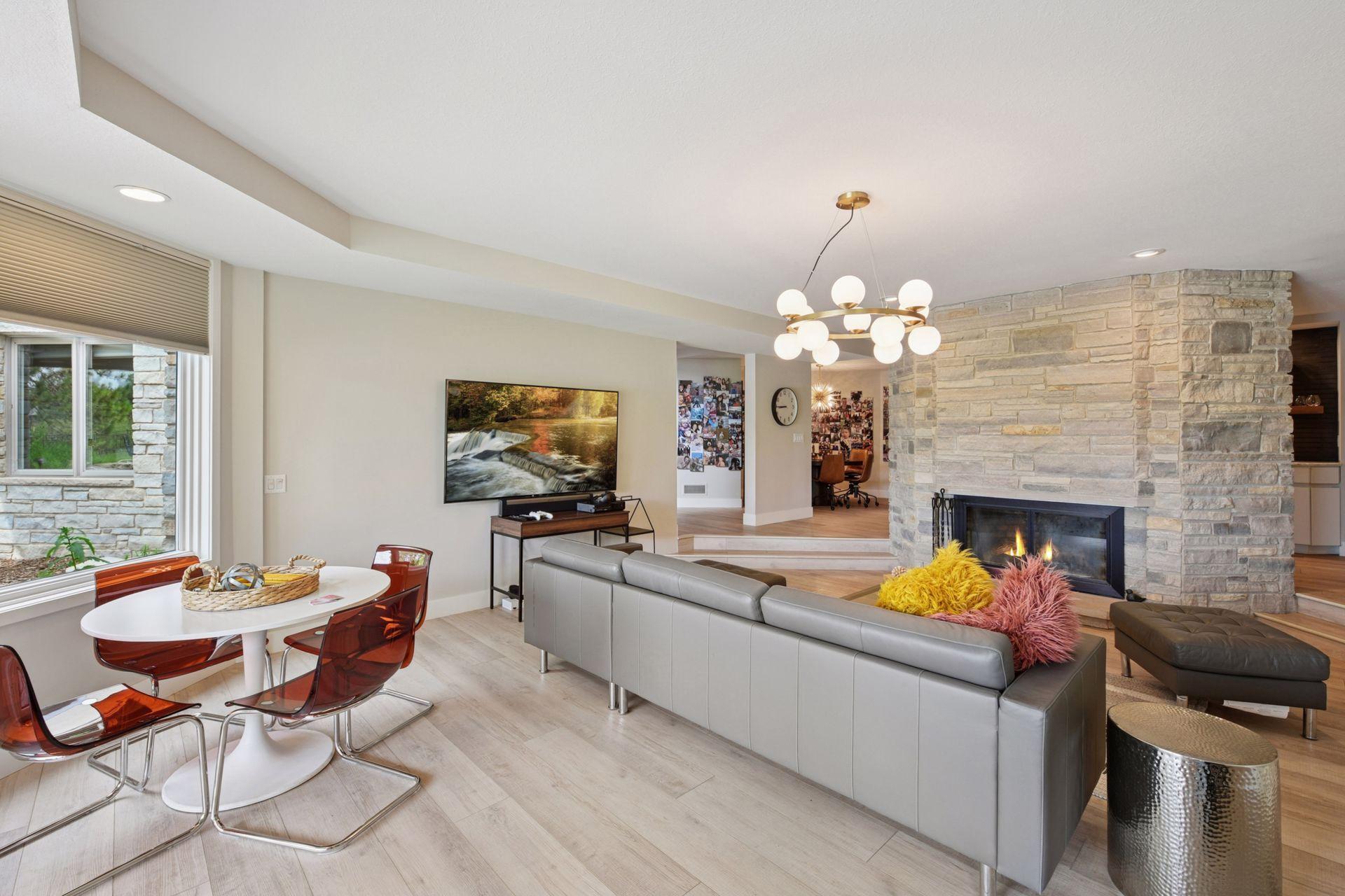 525 Navajo Road W