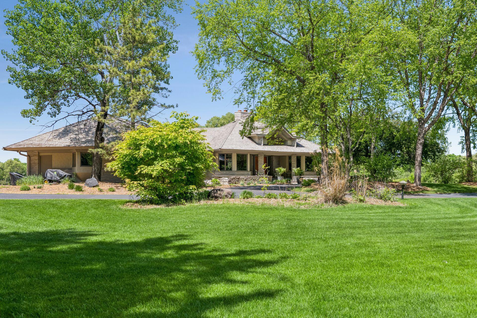 525 Navajo Road W