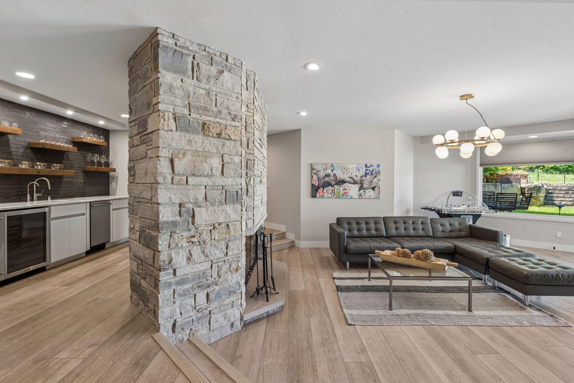 525 Navajo Road W