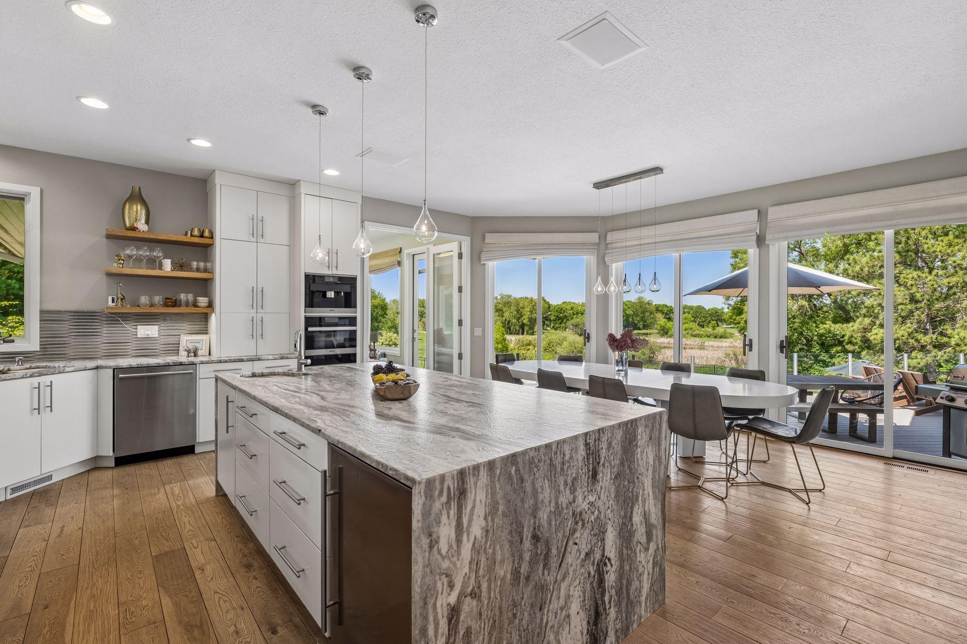 525 Navajo Road W