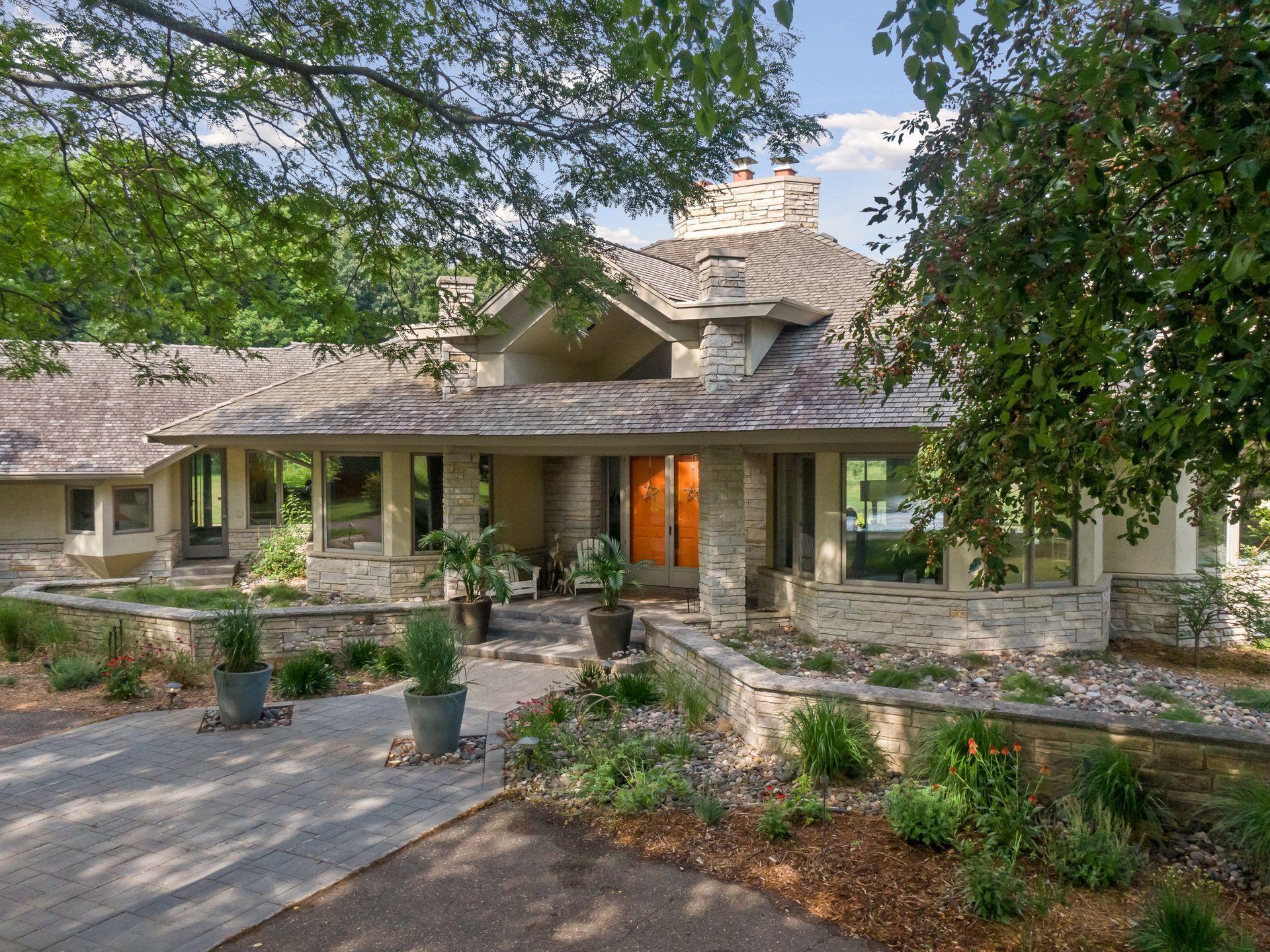 525 Navajo Road W
