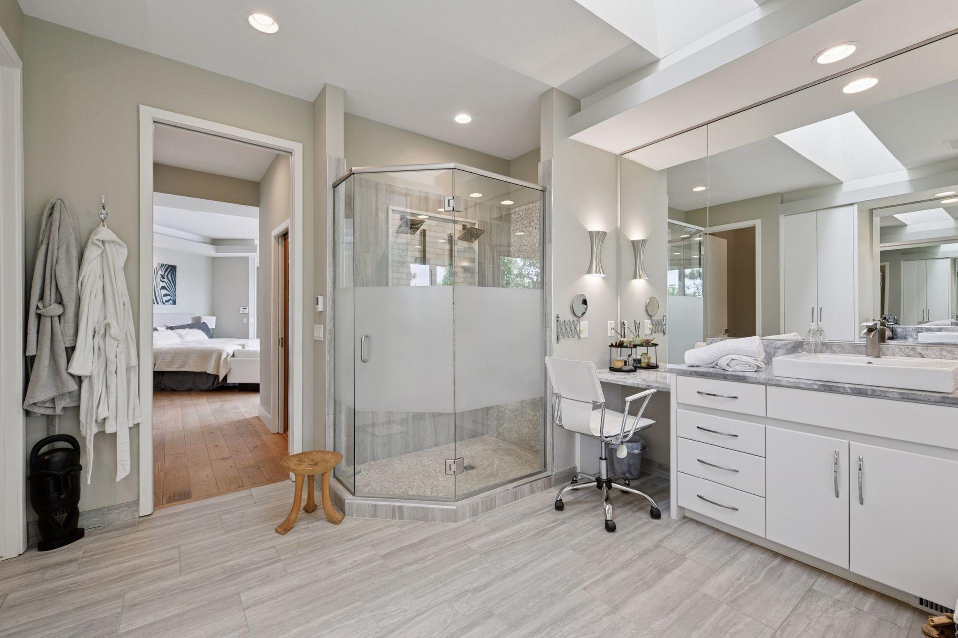 525 Navajo Road W