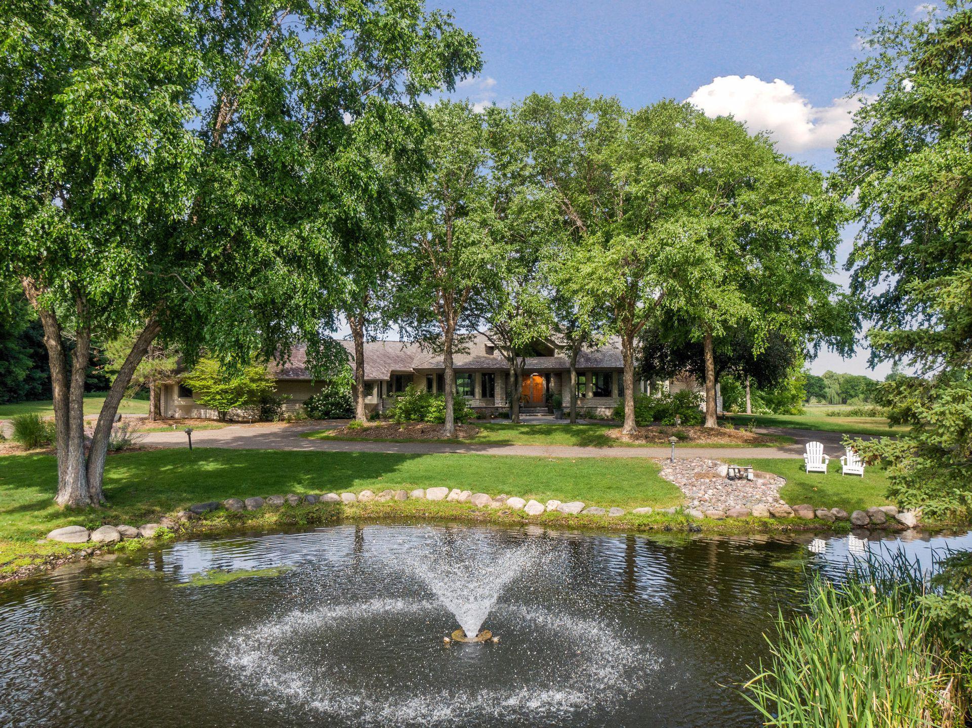 525 Navajo Road W