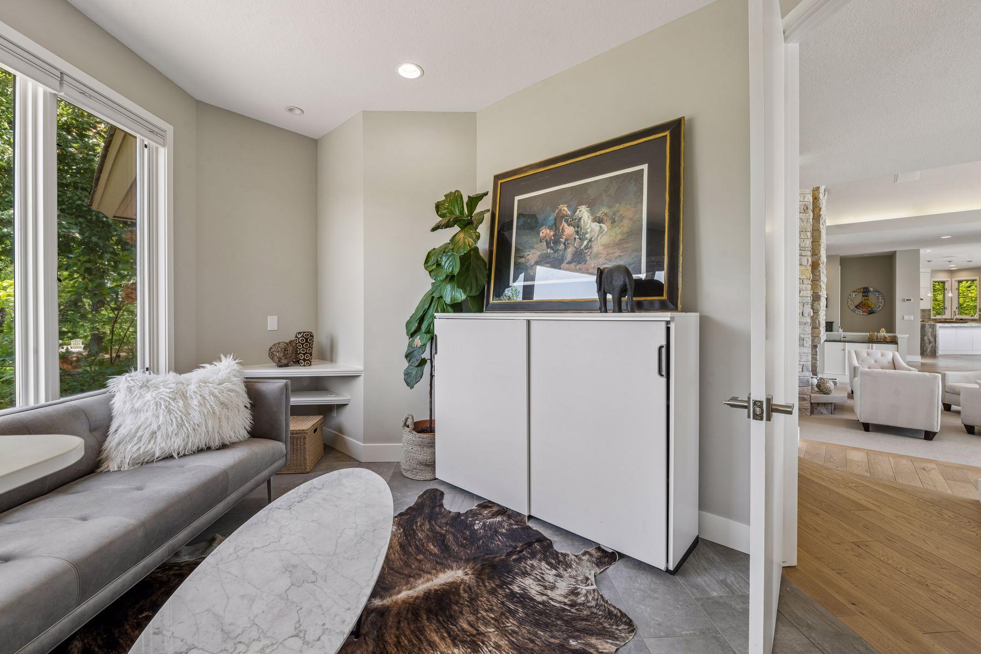 525 Navajo Road W