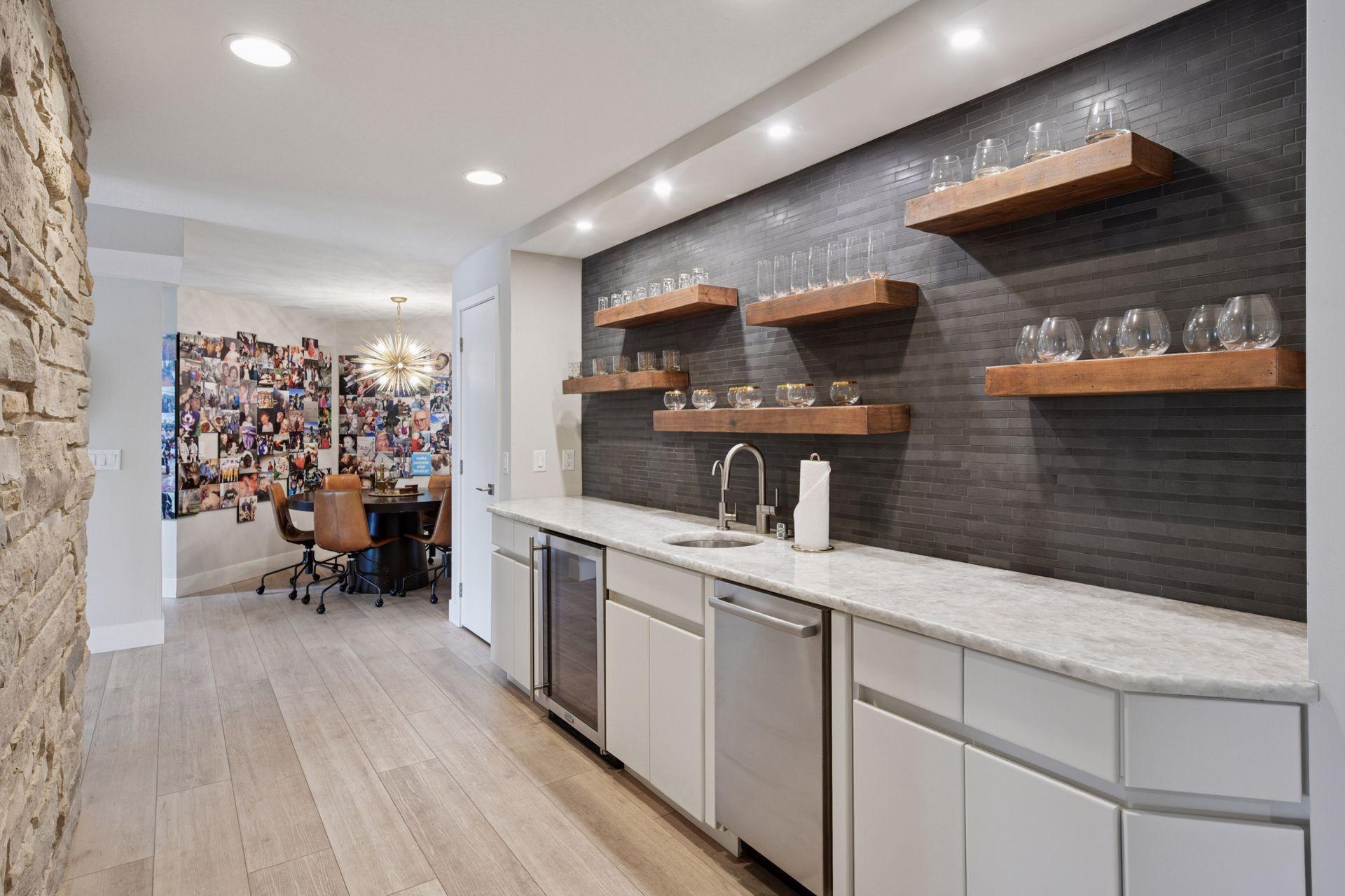 525 Navajo Road W