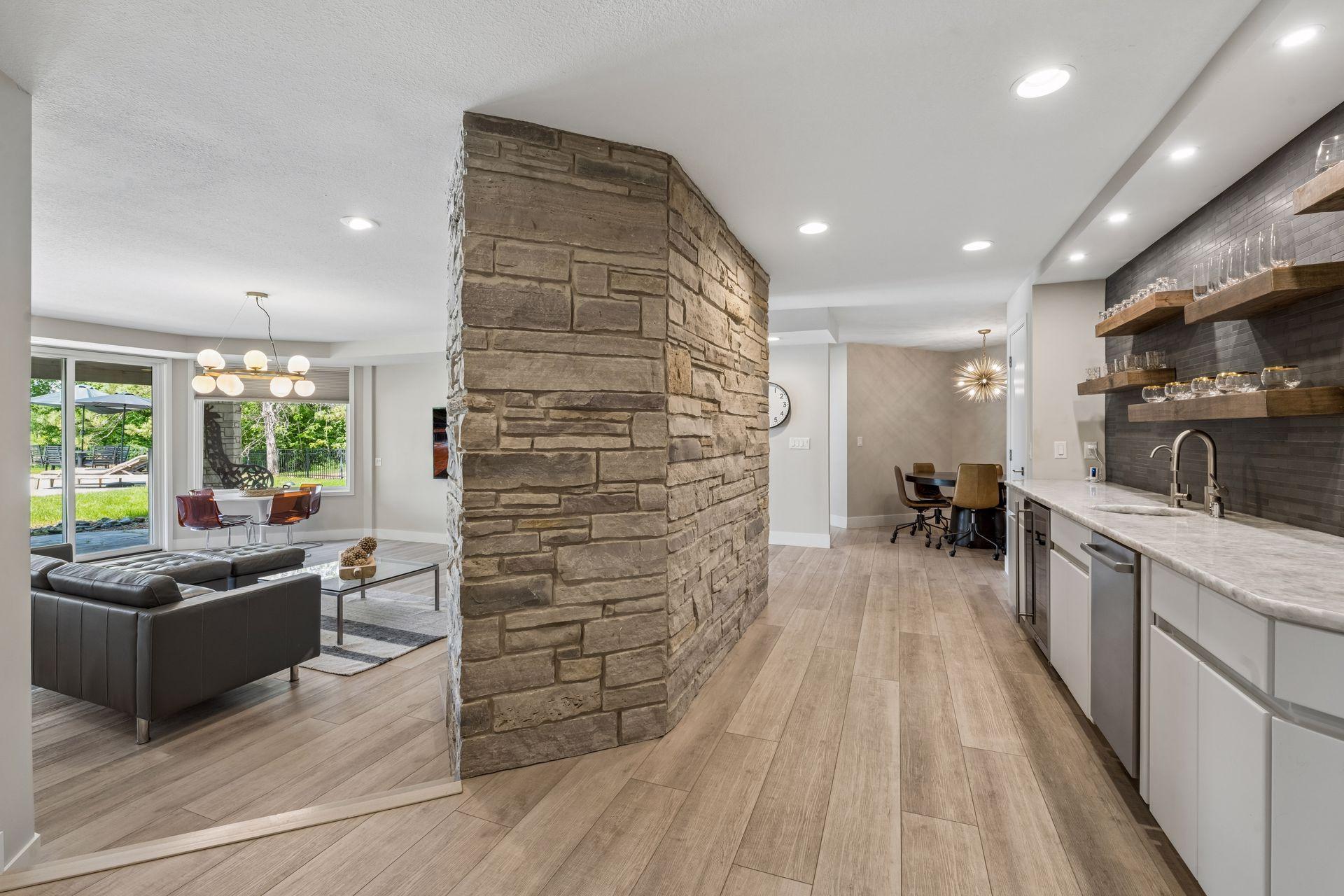 525 Navajo Road W