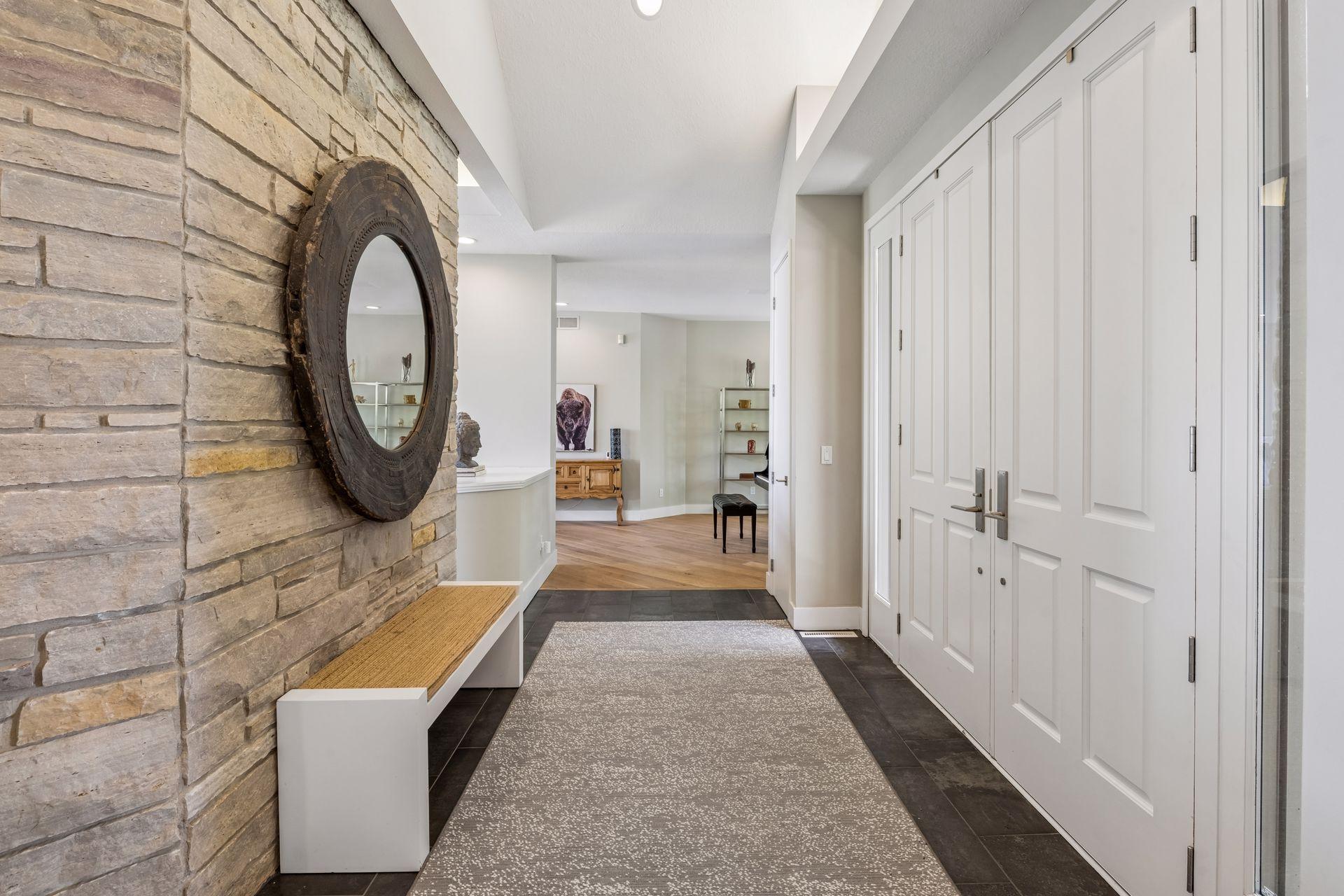 525 Navajo Road W