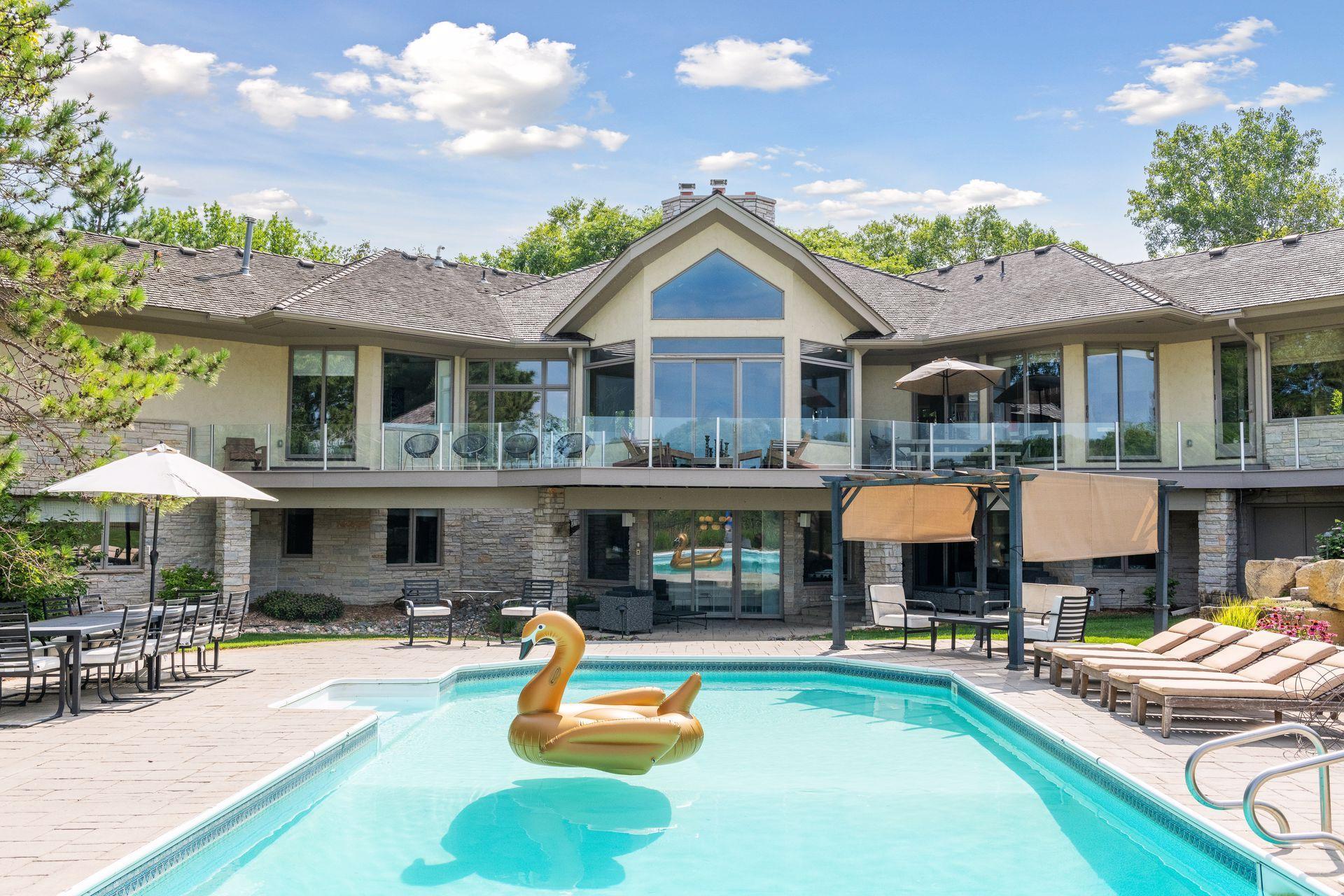 525 Navajo Road W