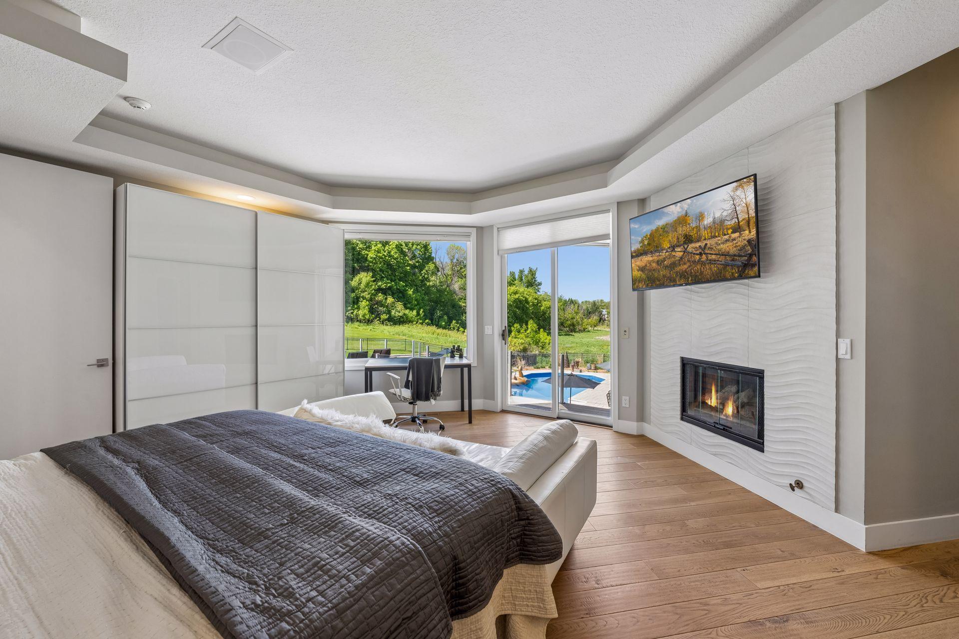 525 Navajo Road W