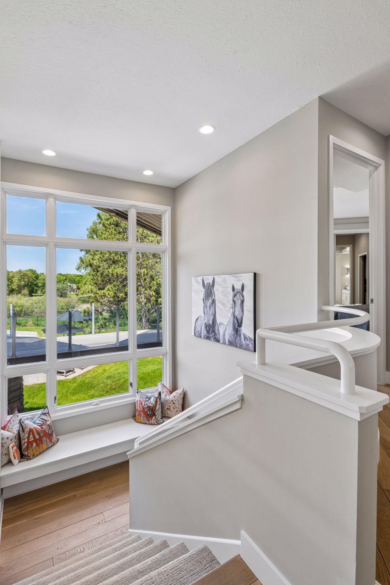 525 Navajo Road W