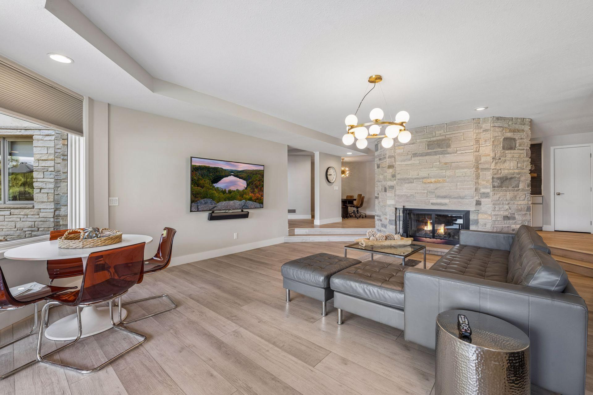 525 Navajo Road W