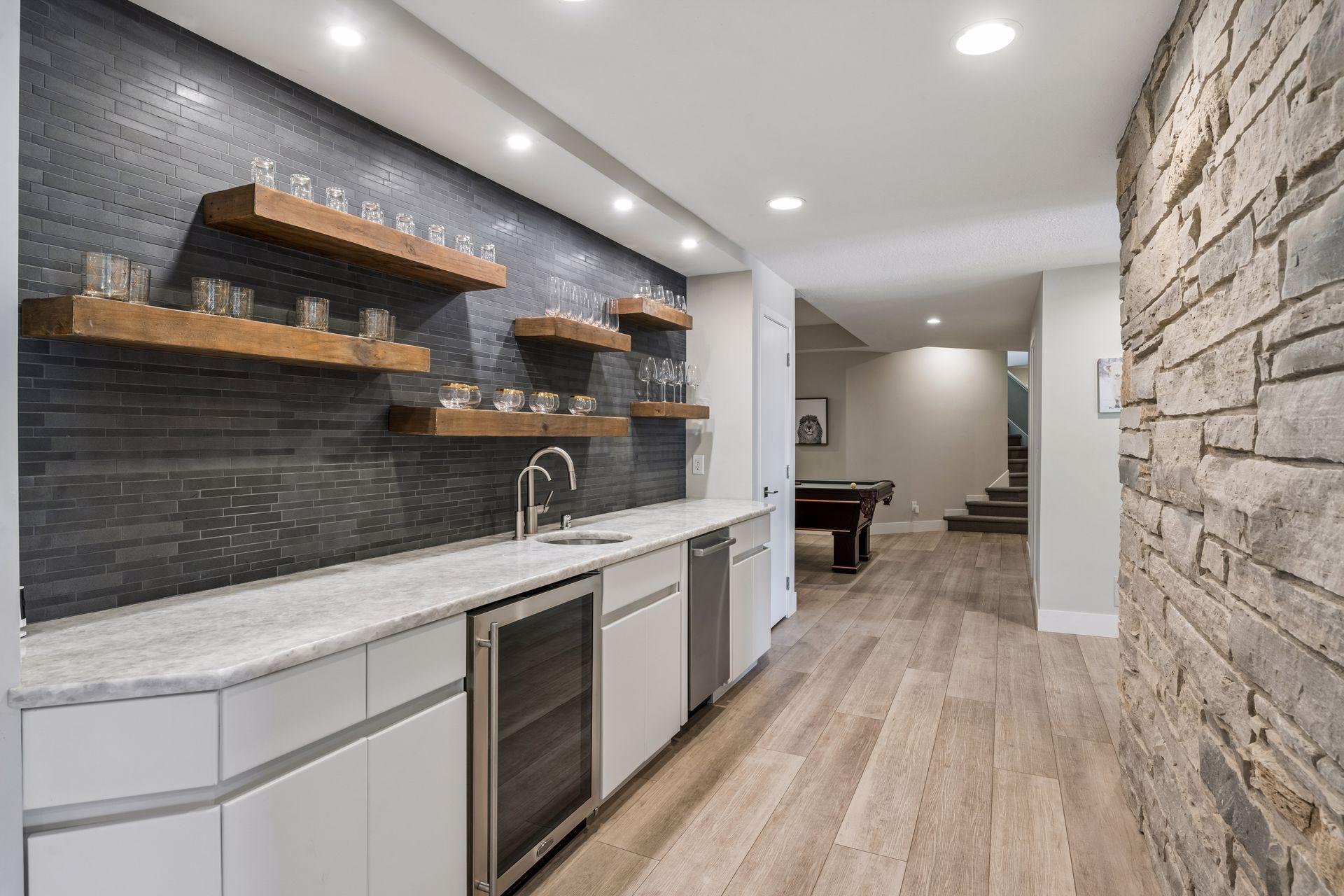 525 Navajo Road W
